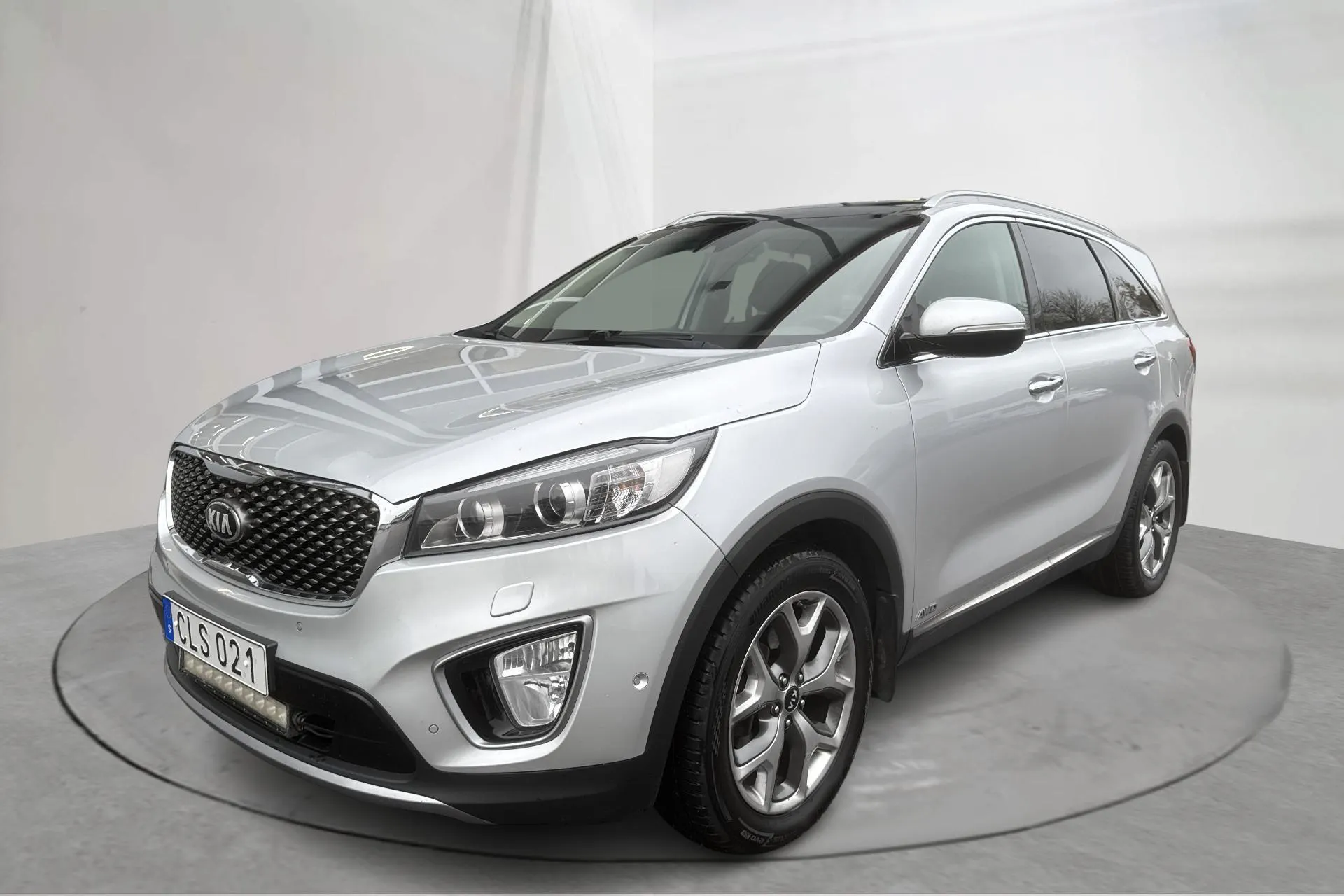 Presentationsfoto 1 av 21: KIA Sorento 2.2 CRDi (200hk) - 19 154 mil - Automat - grå - 2016
