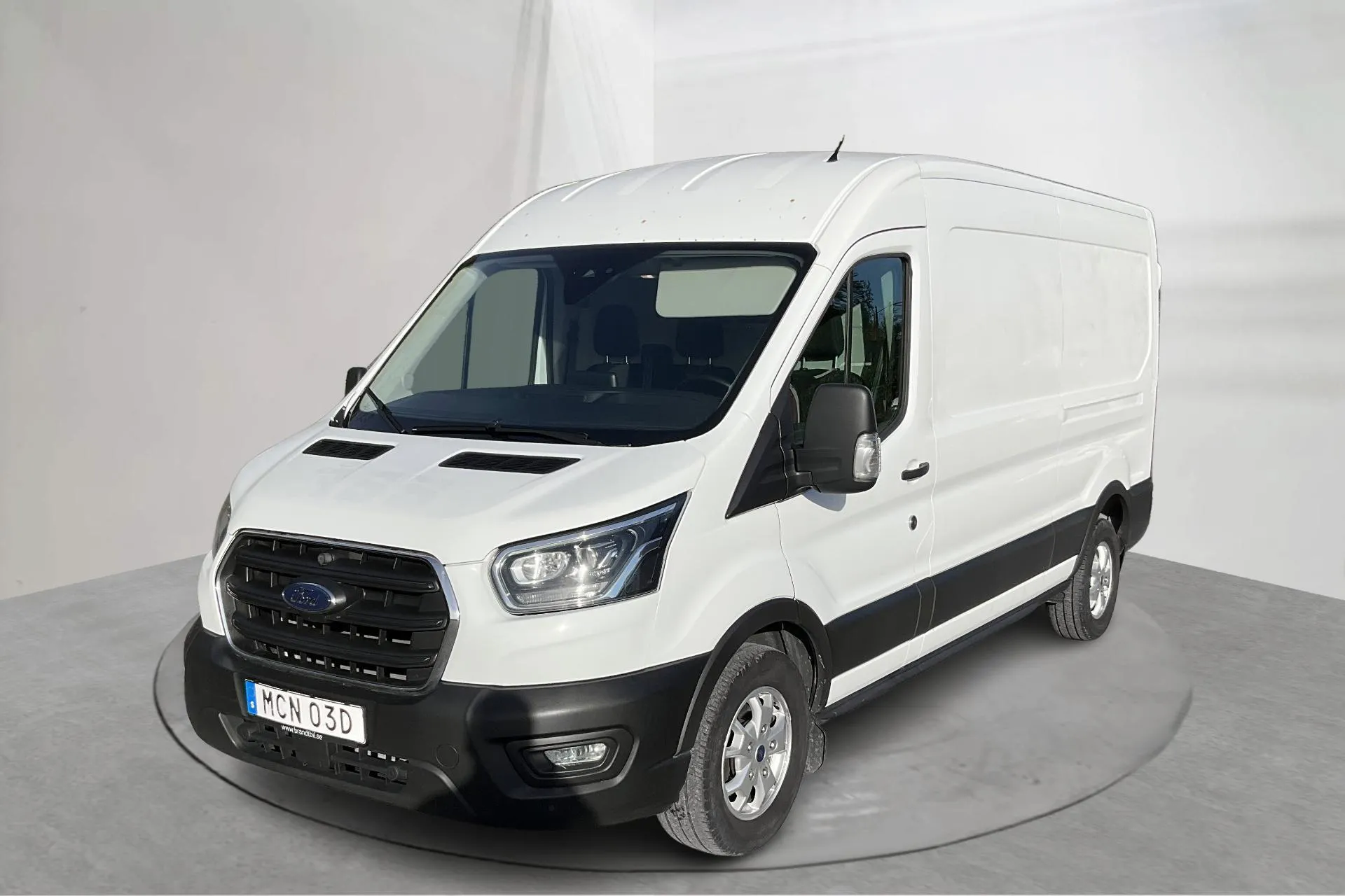 Presentationsfoto 1 av 14: Ford Transit 350 2.0 TDCi 2WD Skåp (170hk) - 17 514 mil - Automat - vit - 2021