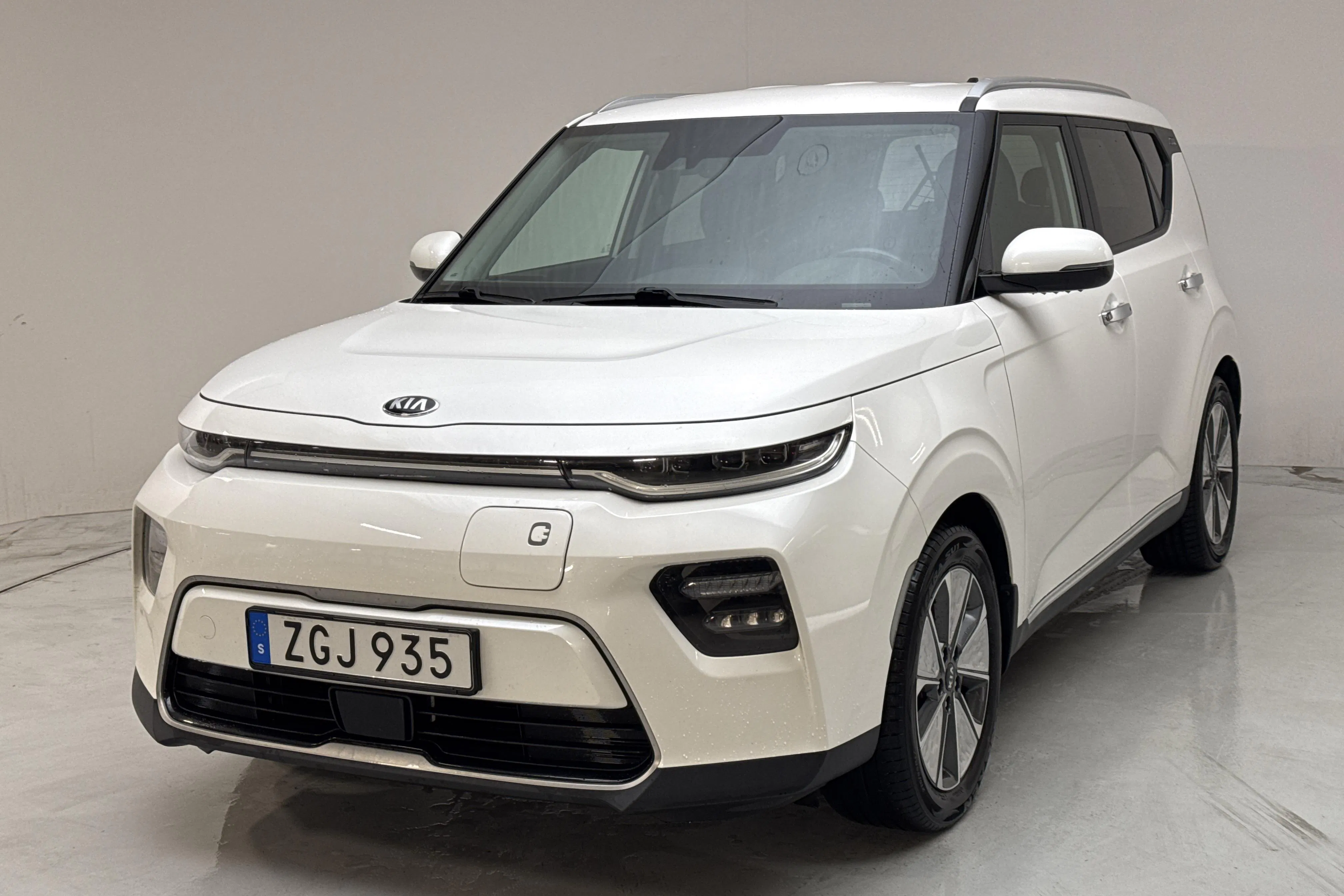 Presentation photo 1 of 16: KIA e-Soul Long Range 64kWh (204hk) - 37 720 km - Automatic - white - 2021