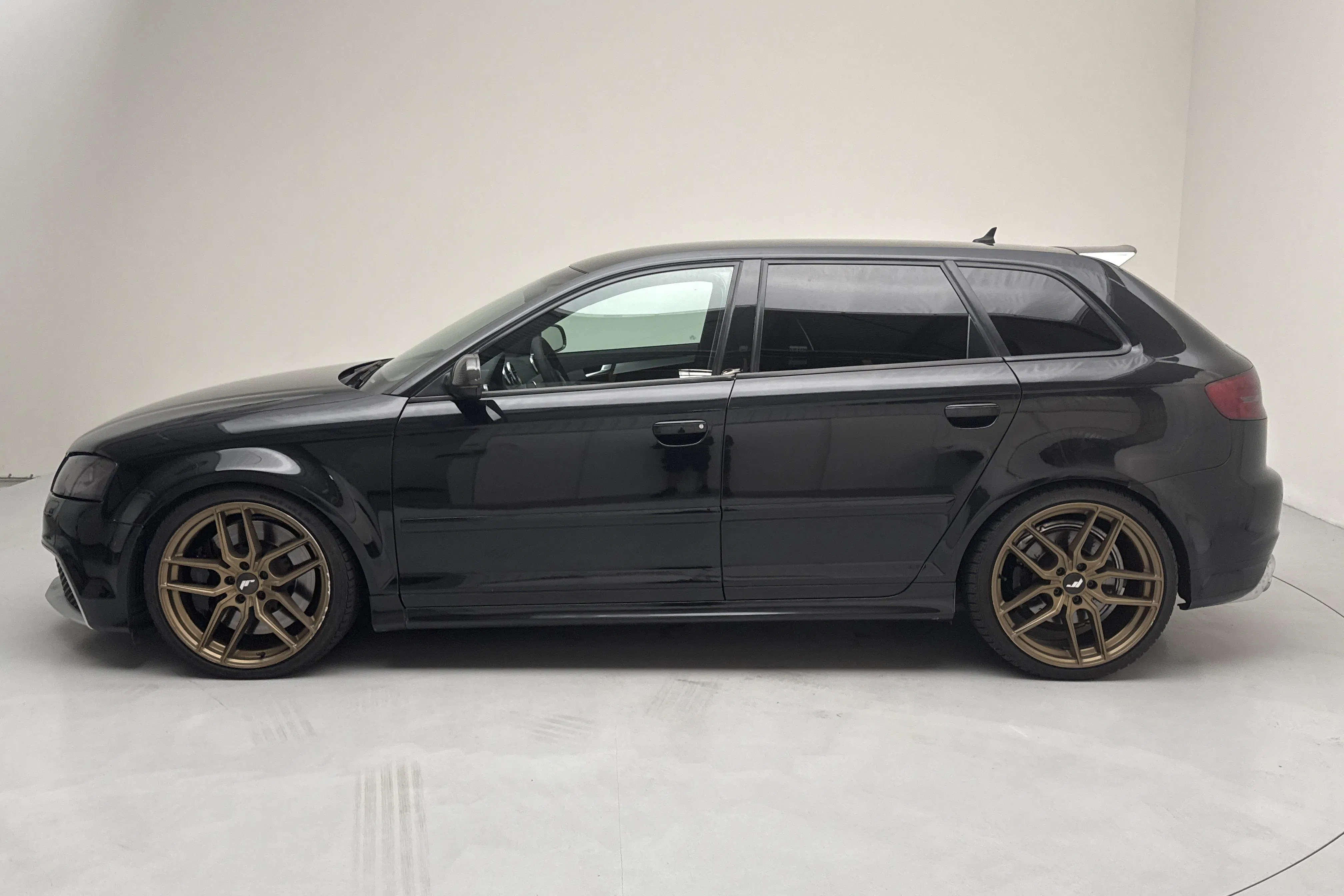 Presentationsfoto 2 av 16: Audi RS3 2.5 TFSI Sportback  (340hk) - 11 957 mil - Automat - svart - 2012