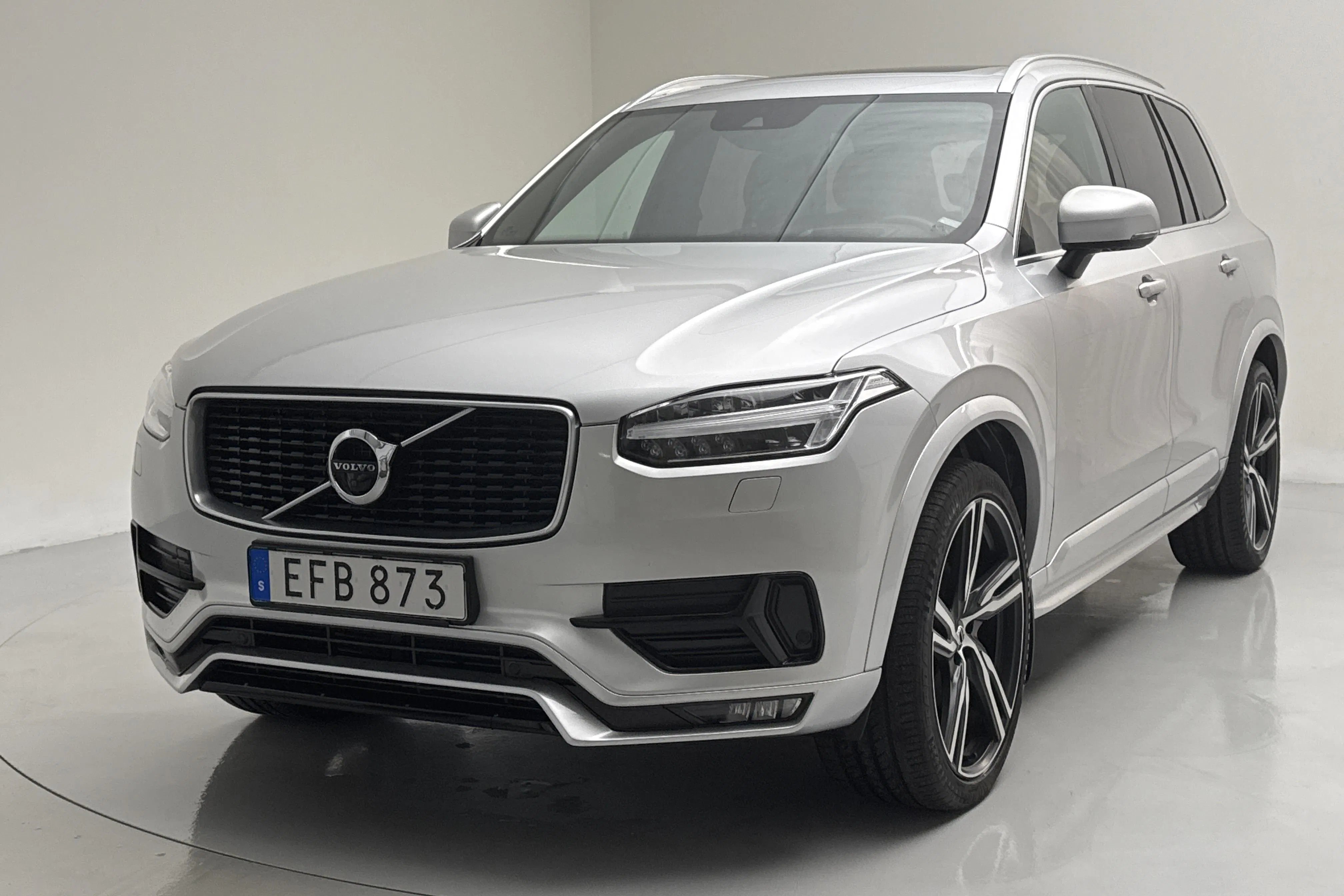 Presentationsfoto 1 av 21: Volvo XC90 D5 AWD (235hk) - 19 918 mil - Automat - silver - 2019