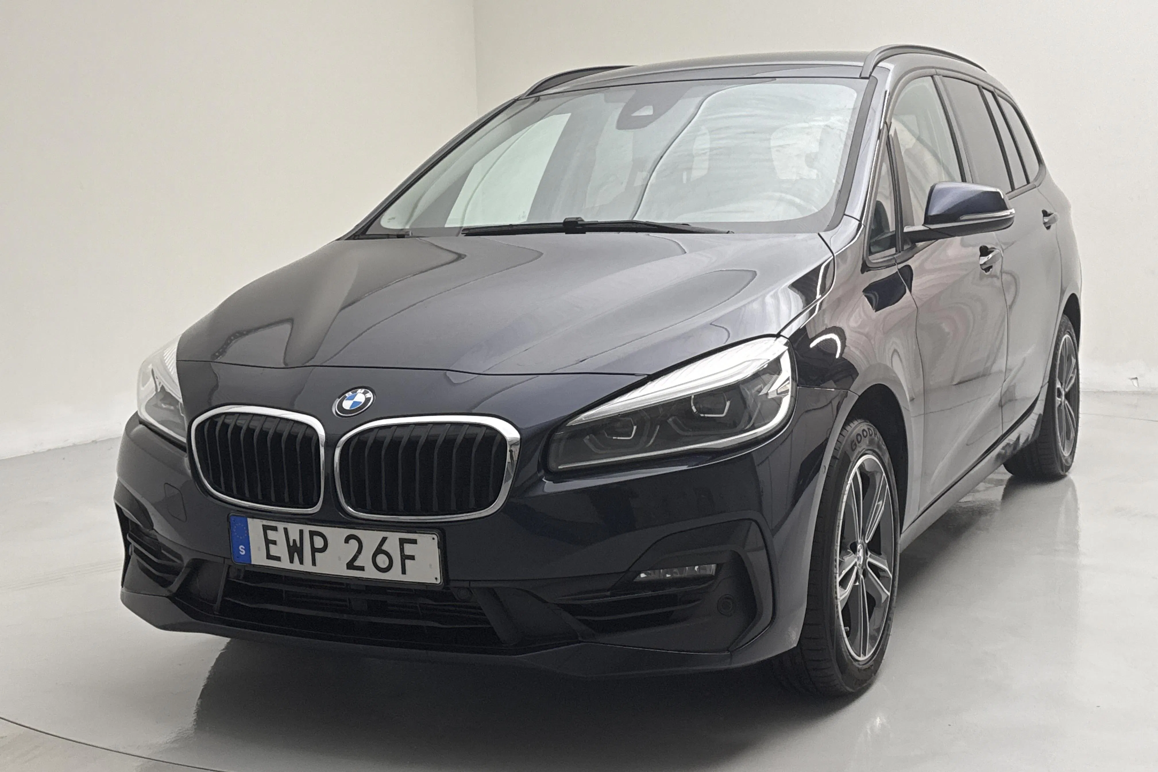 Presentation photo 1 of 14: BMW 216i Gran Tourer LCI, F46 (109hk) - 118 210 km - Manual - blue - 2019