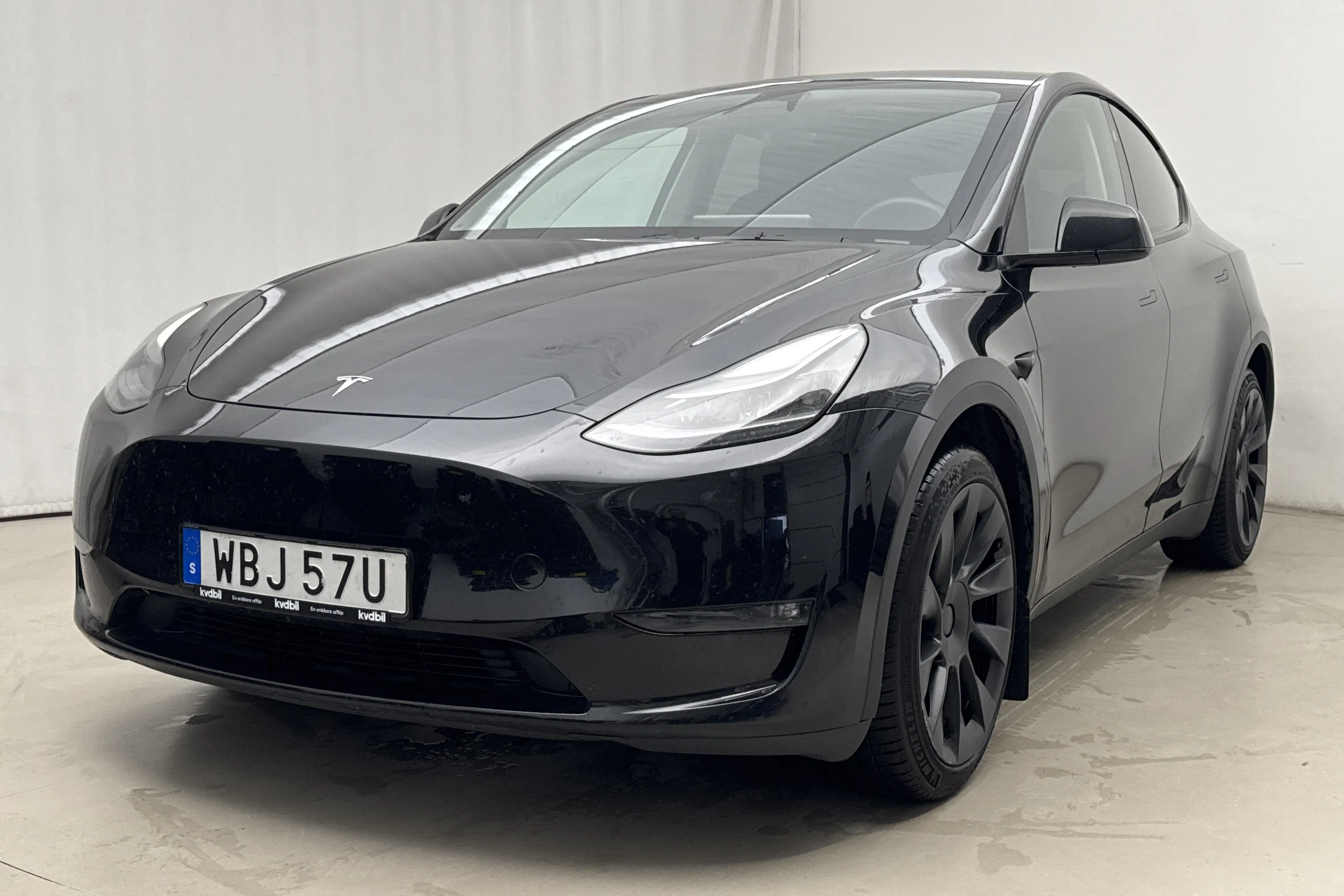 Presentationsfoto 1 av 23: Tesla Model Y Long Range Dual Motor AWD - 7 903 mil - Automat - svart - 2024