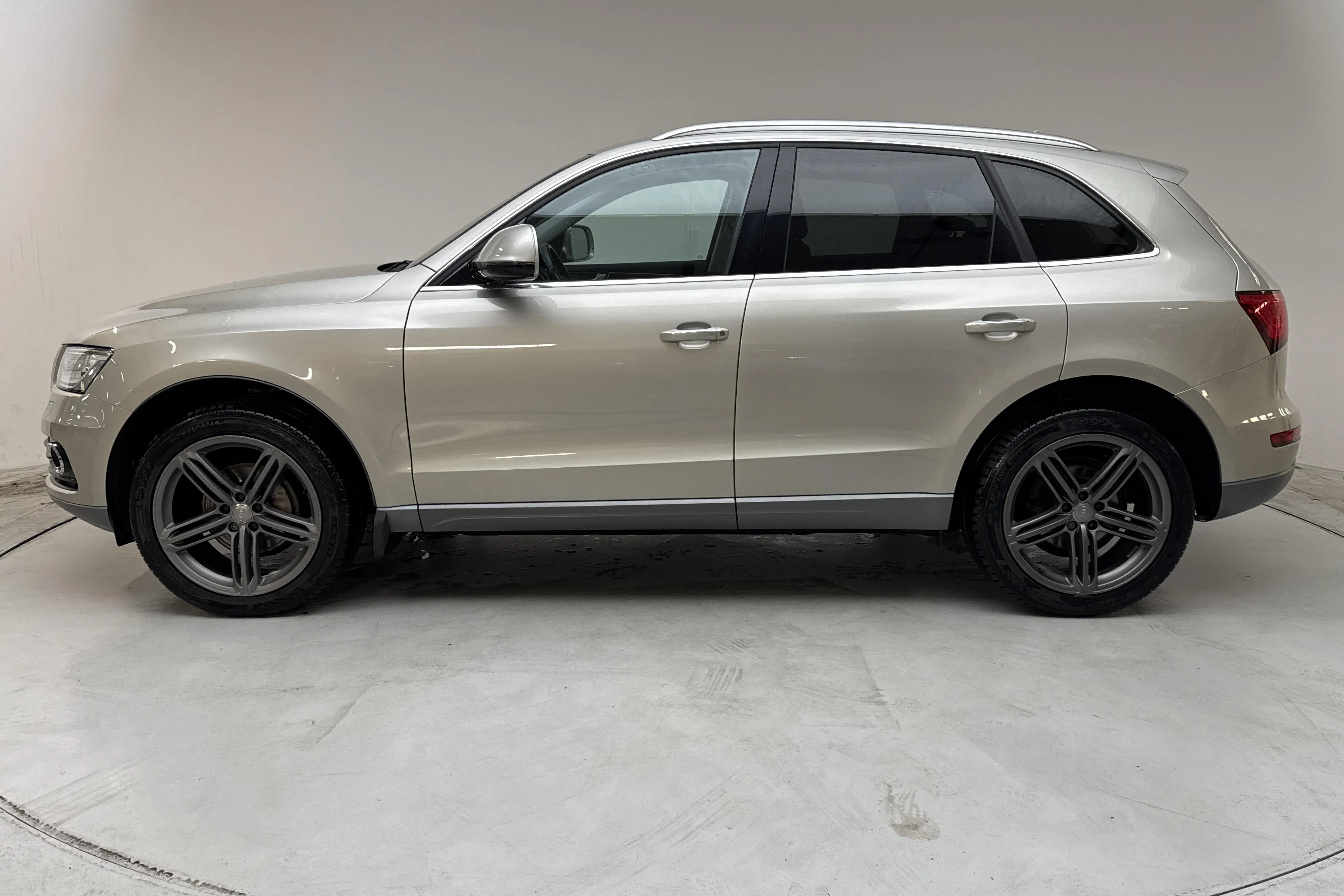 Presentation photo 2 of 13: Audi Q5 2.0 TDI clean diesel quattro (190hk) - 132 270 km - Manual - silver - 2016