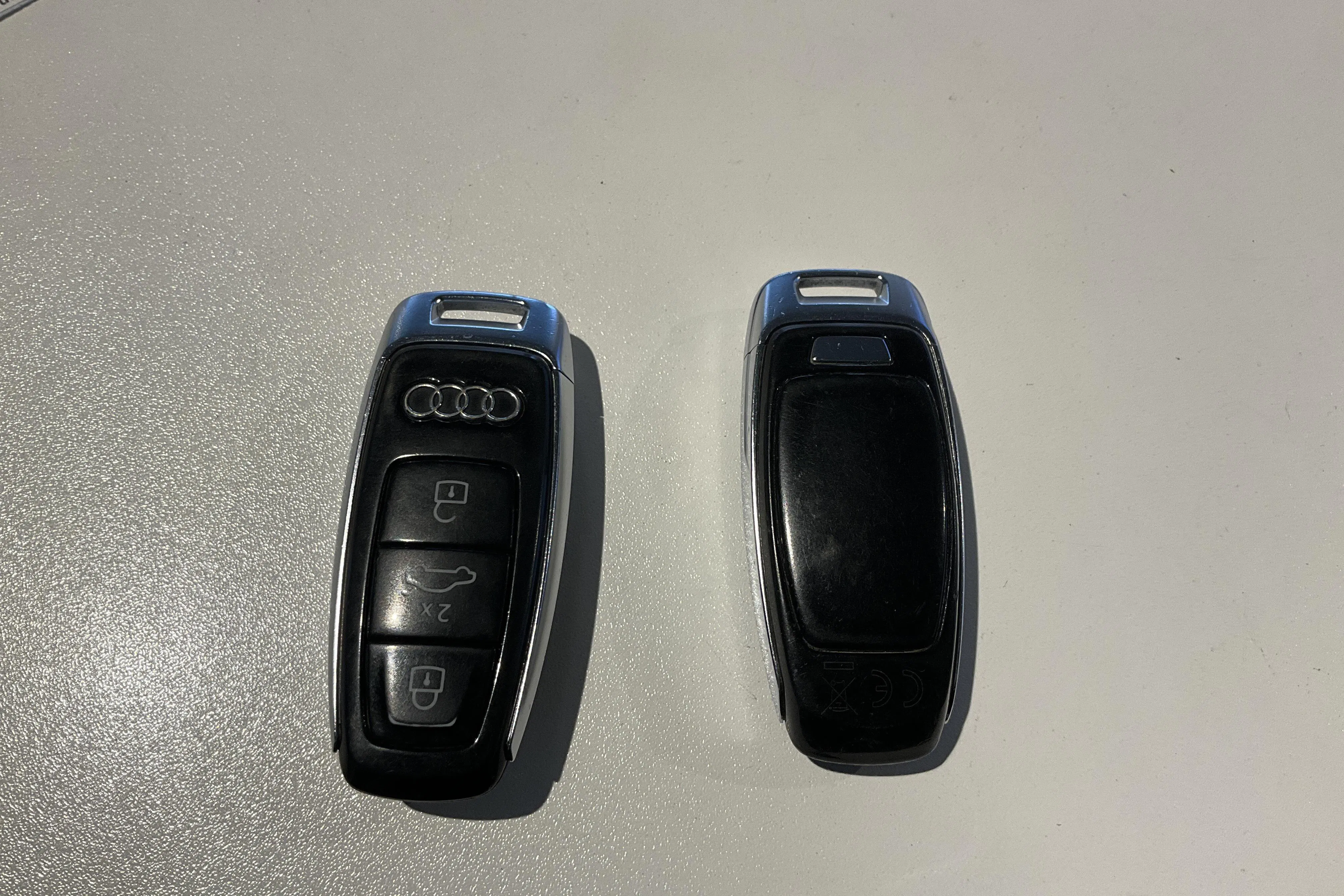 Presentationsfoto 19 av 19: Audi e-tron 55 quattro 95kWh (360hk) - 20 778 mil - Automat - silver - 2020