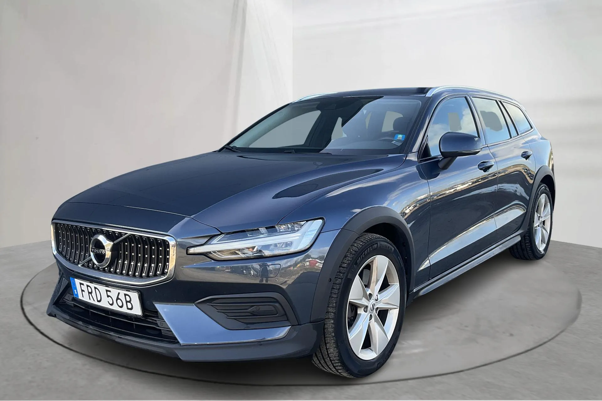 Presentation photo 1 of 16: Volvo V60 B4 Cross Country AWD Mildhybrid, Diesel (197hk) - 140 820 km - Automatic - dark blue - 2022
