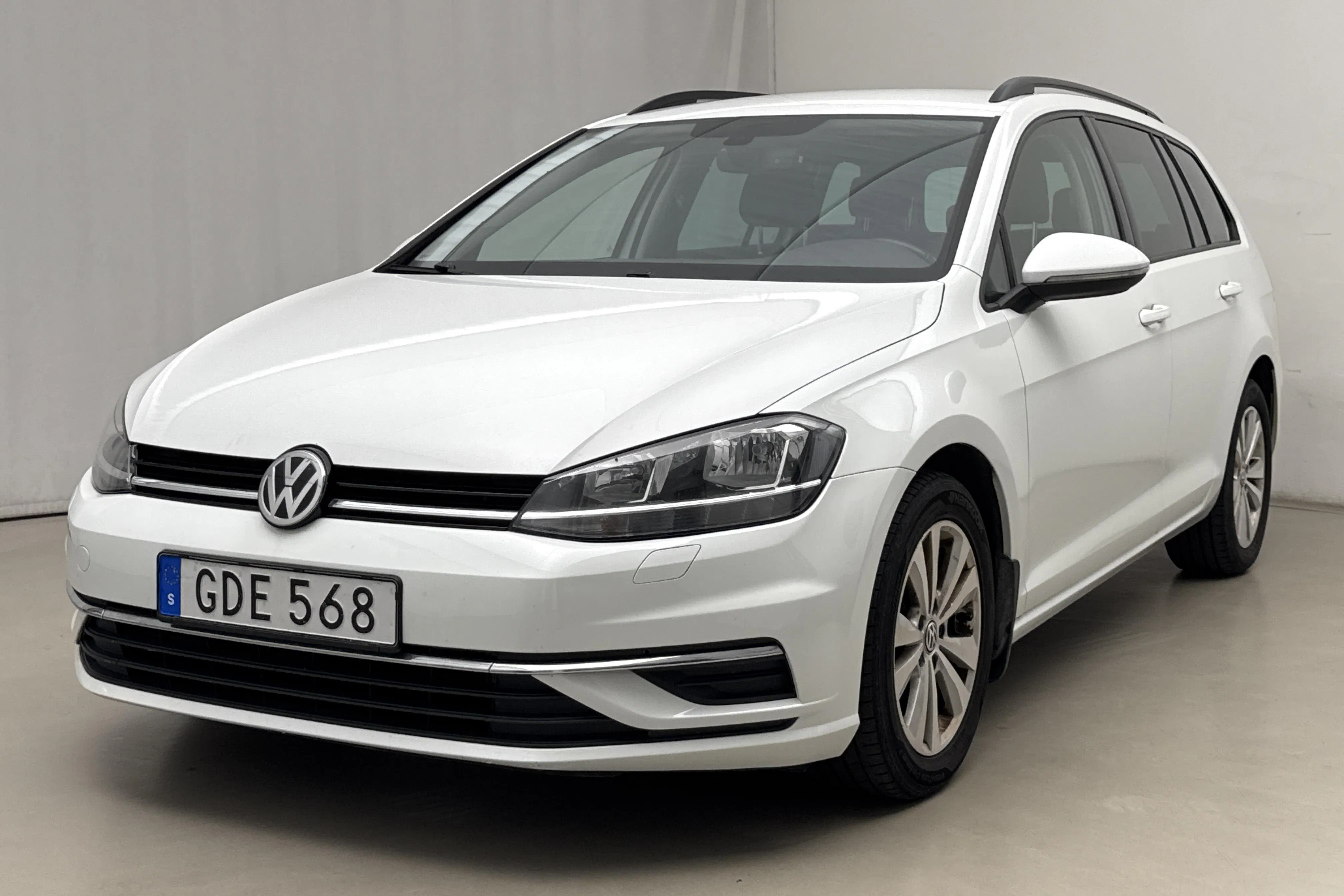 Presentation photo 1 of 17: VW Golf VII 1.6 TDI Sportscombi (115hk) - 168 150 km - Automatic - white - 2017