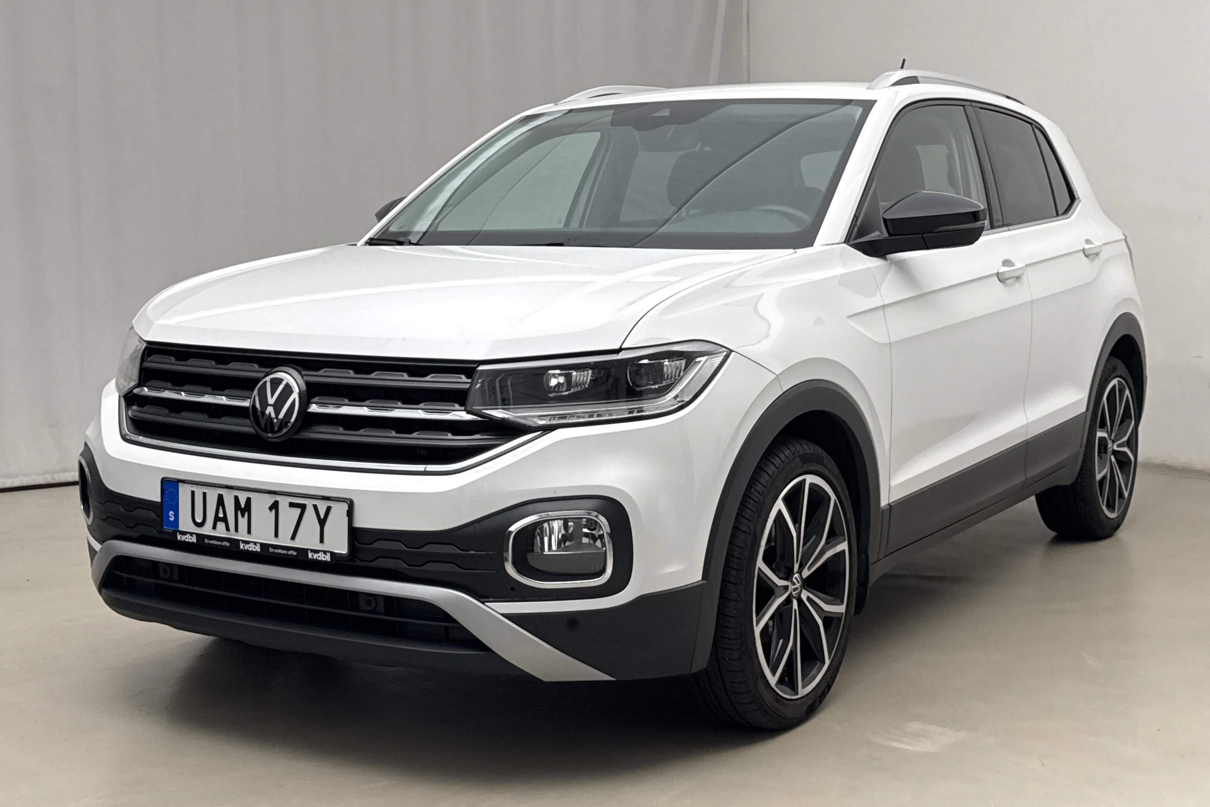 Presentationsfoto 1 av 16: VW T-Cross 1.0 TSI (110hk) - 8 612 mil - Automat - vit - 2021