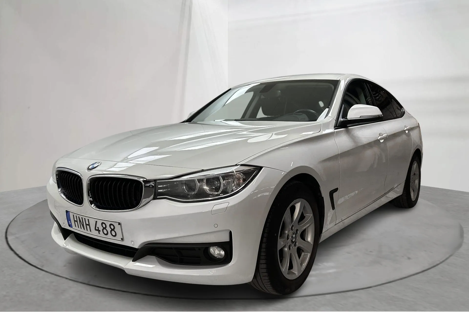 Presentationsfoto 1 av 14: BMW 320d GT xDrive, F34 (190hk) - 14 860 mil - Automat - vit - 2016