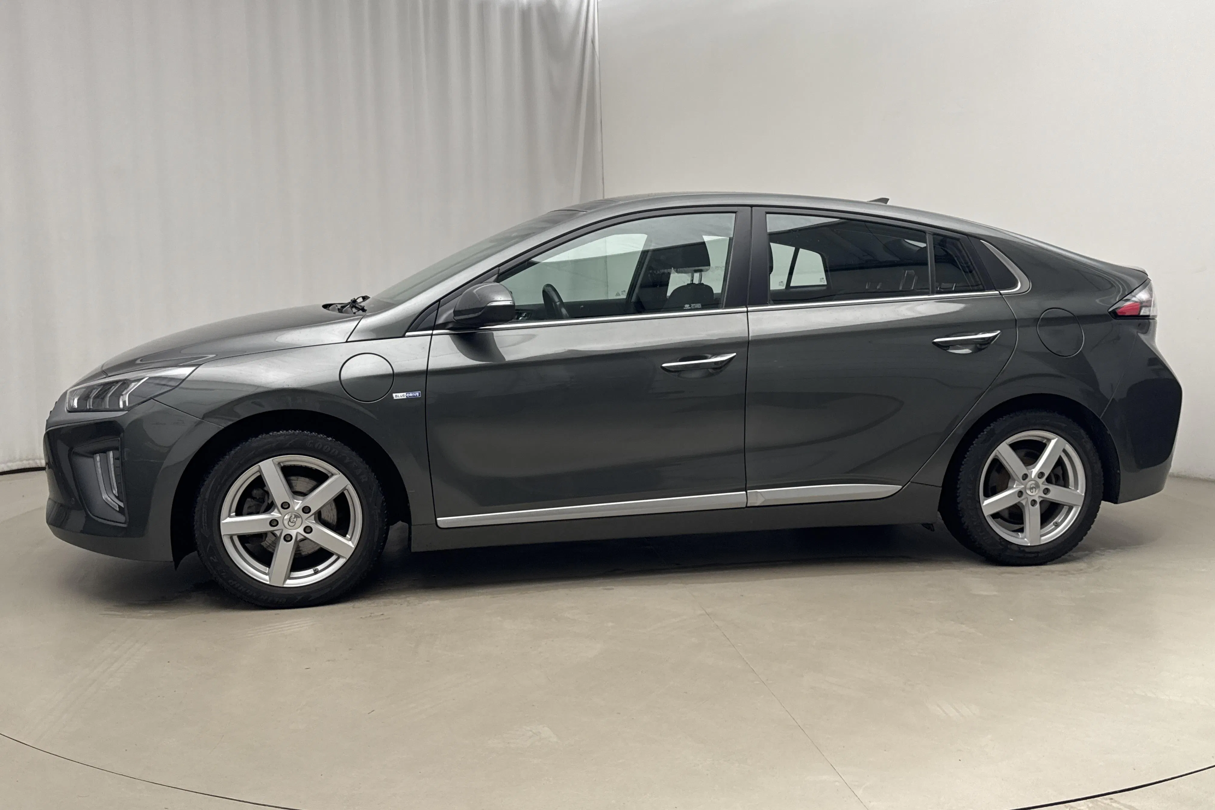 Presentationsfoto 2 av 19: Hyundai IONIQ Plug-in (141hk) - 9 091 mil - Automat - grå - 2020