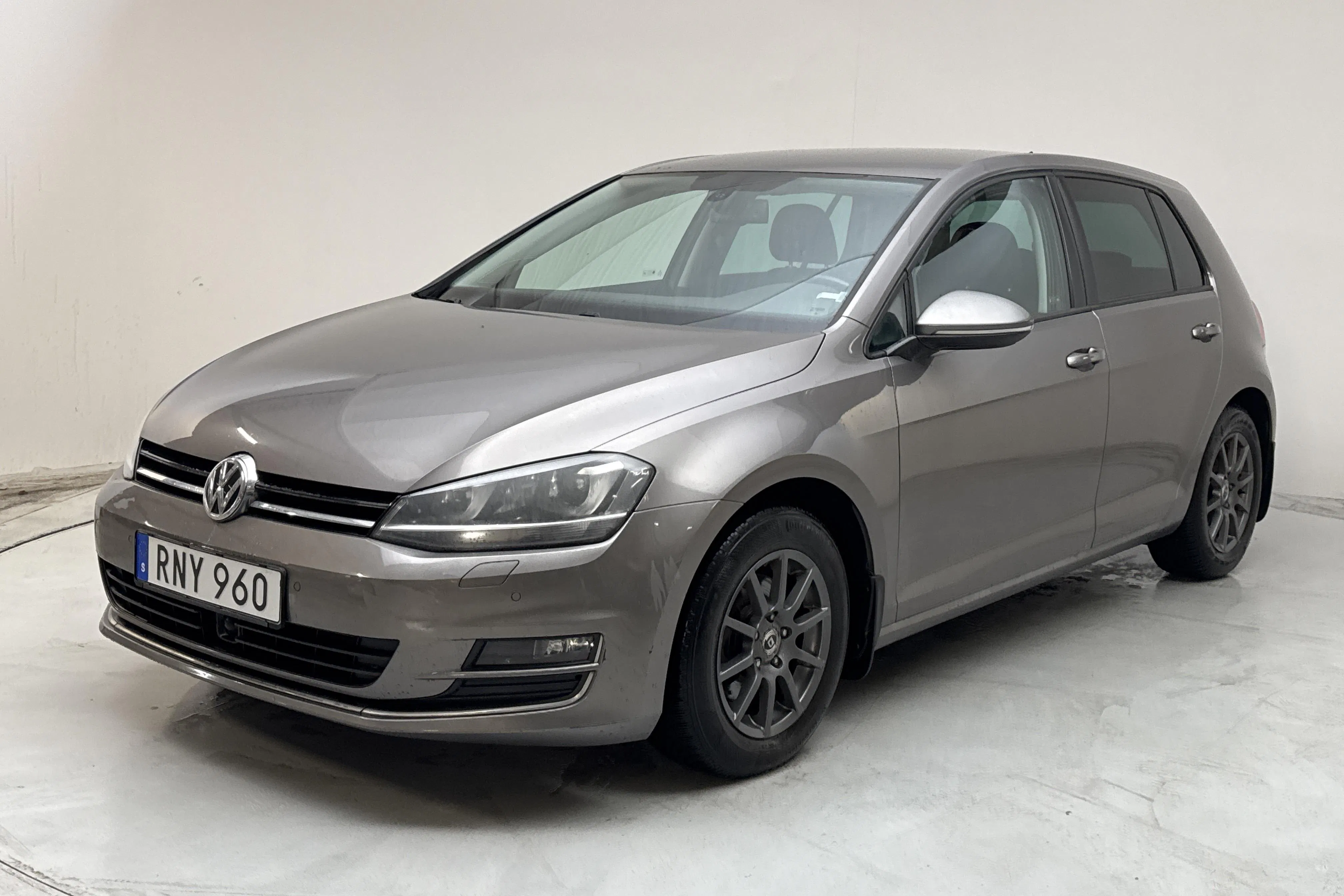 Presentationsfoto 1 av 13: VW Golf VII 1.4 TSI 5dr (140hk) - 16 698 mil - Automat - grå - 2013