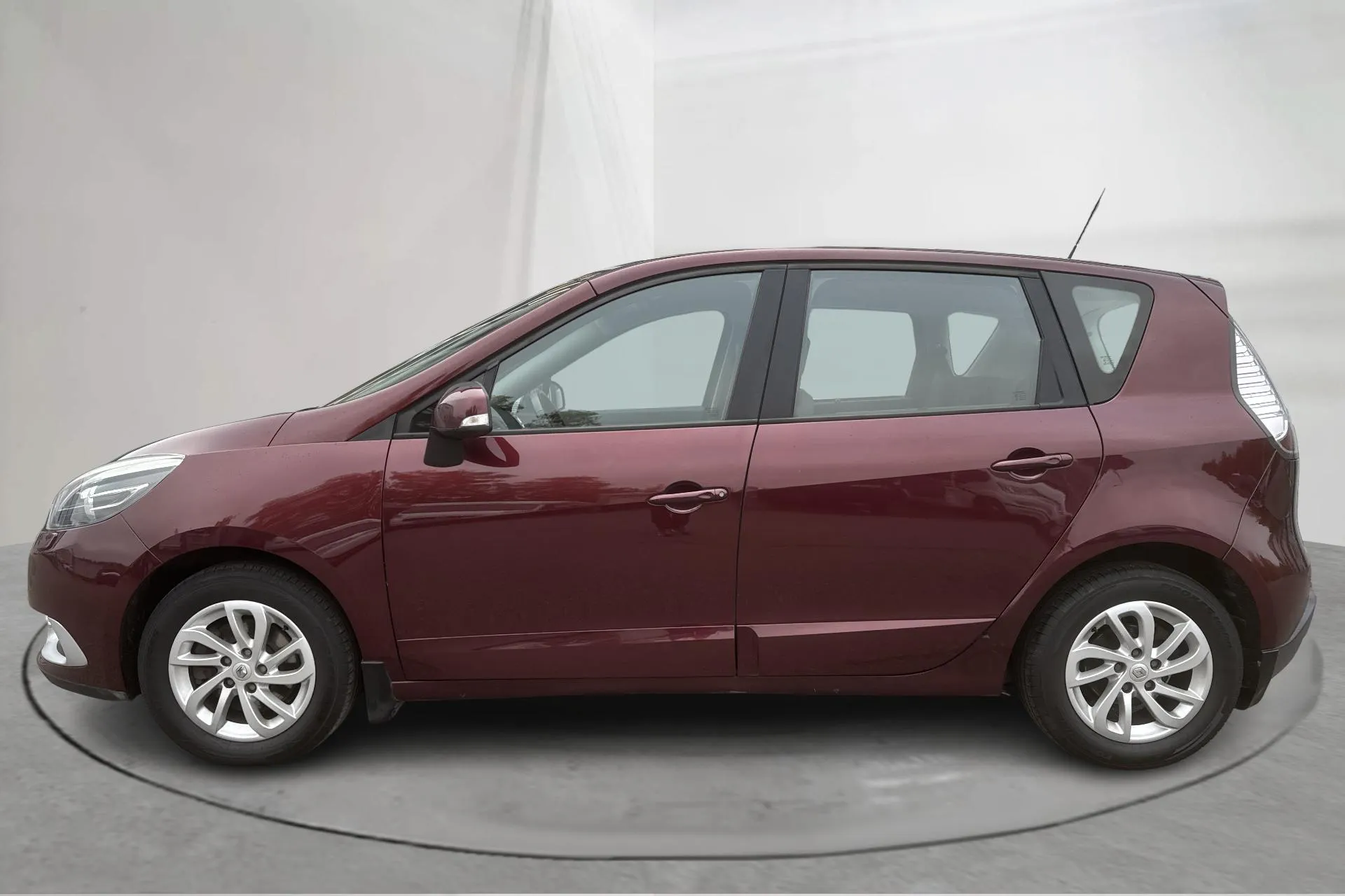 Presentationsfoto 2 av 14: Renault Scénic III 1.5 dCi FAP (110hk) - 17 822 mil - Manuell - röd - 2013