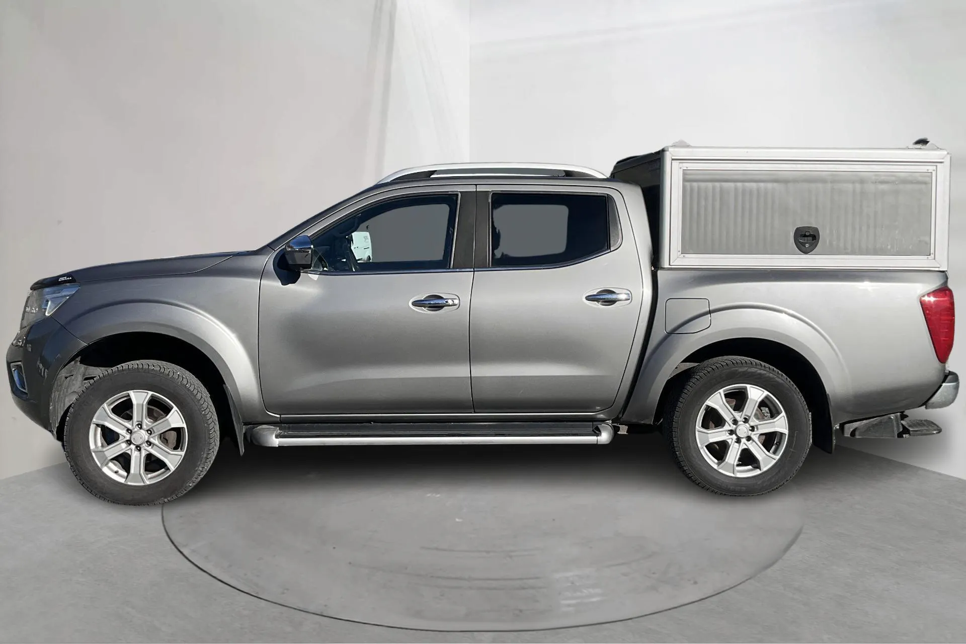 Presentationsfoto 2 av 23: Nissan Navara 2.3 dCi 4x4 (190hk) - 24 784 mil - Automat - grå - 2017