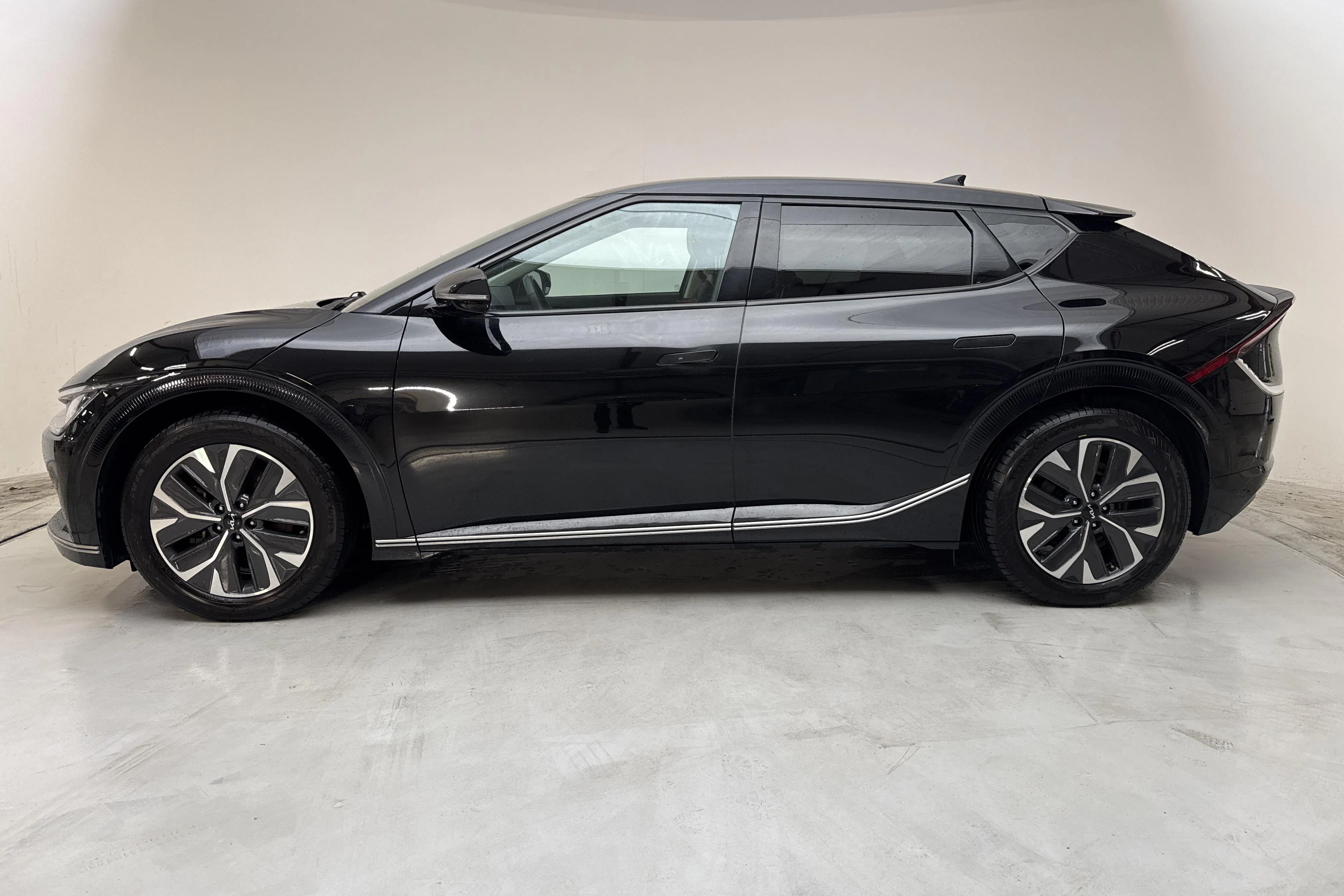 Presentation photo 2 of 17: KIA EV6 AWD (325hk) - 79 200 km - Automatic - black - 2024