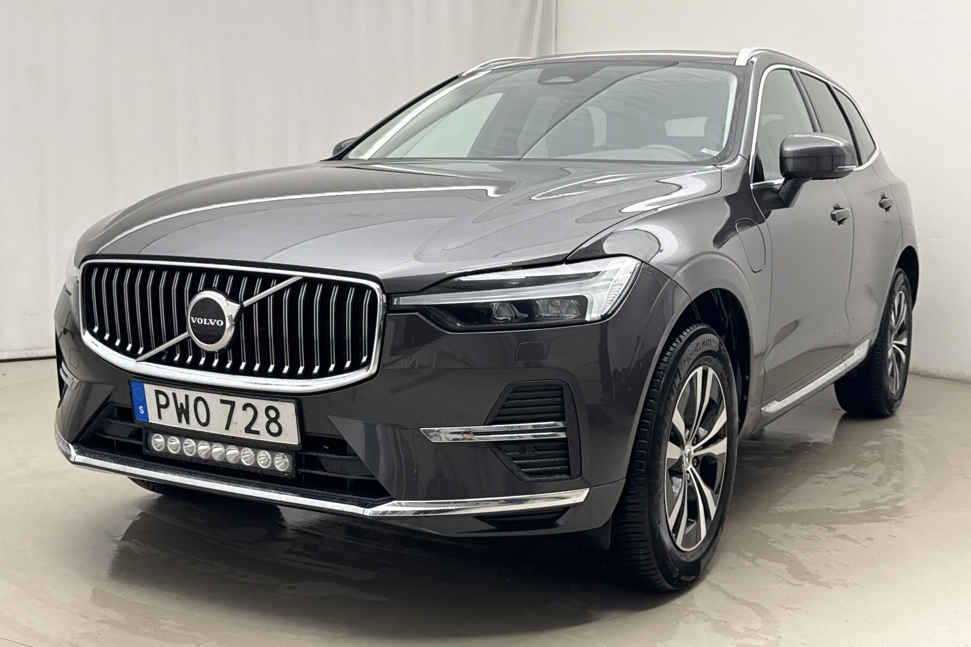 Presentationsfoto 1 av 26: Volvo XC60 T6 AWD Recharge (350hk) - 11 905 mil - Automat - grå - 2023
