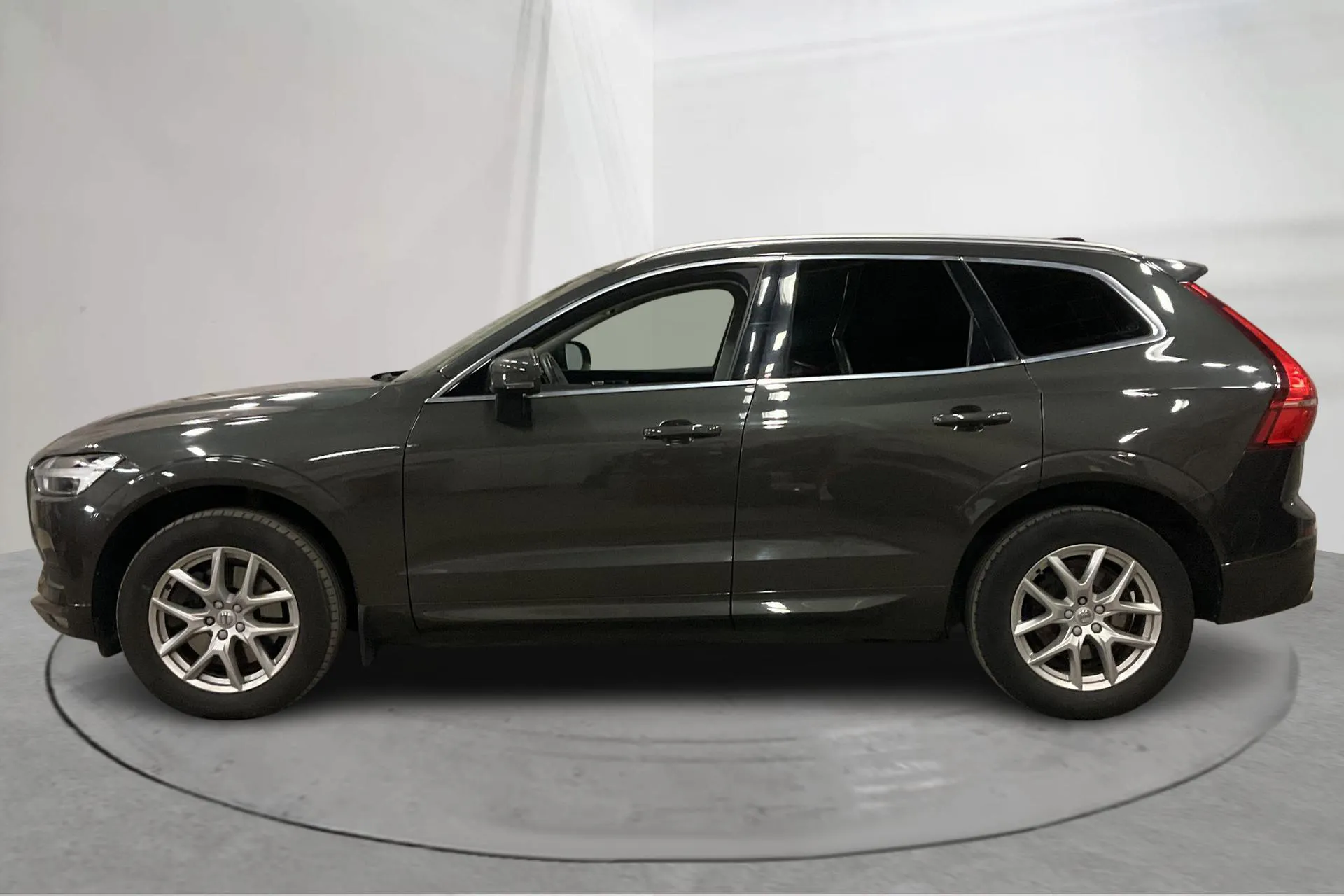 Presentationsfoto 2 av 19: Volvo XC60 B4 AWD Mildhybrid, Diesel (197hk) - 13 003 mil - Automat - Mörkgrå - 2020