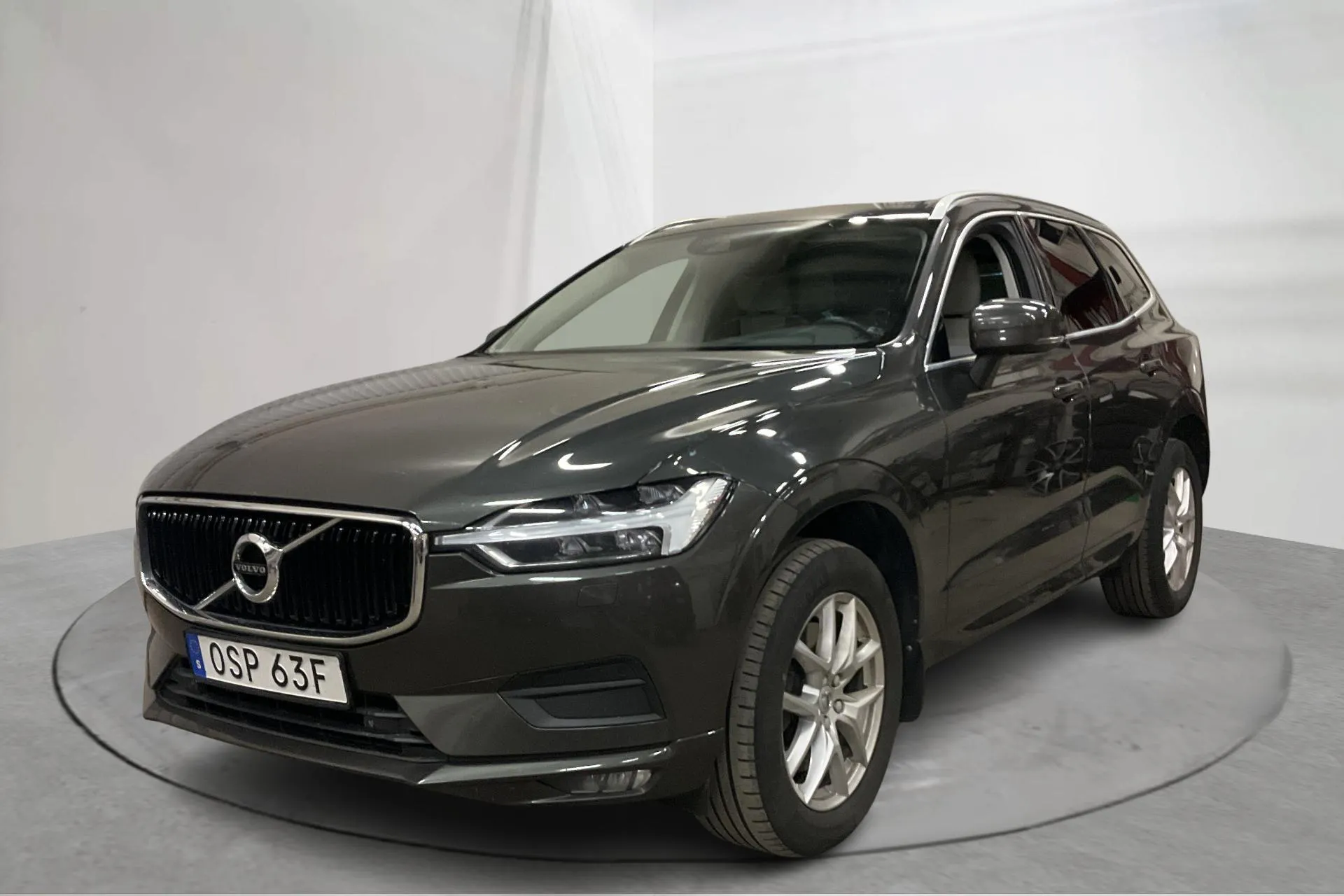 Presentationsfoto 1 av 19: Volvo XC60 B4 AWD Mildhybrid, Diesel (197hk) - 13 003 mil - Automat - Mörkgrå - 2020