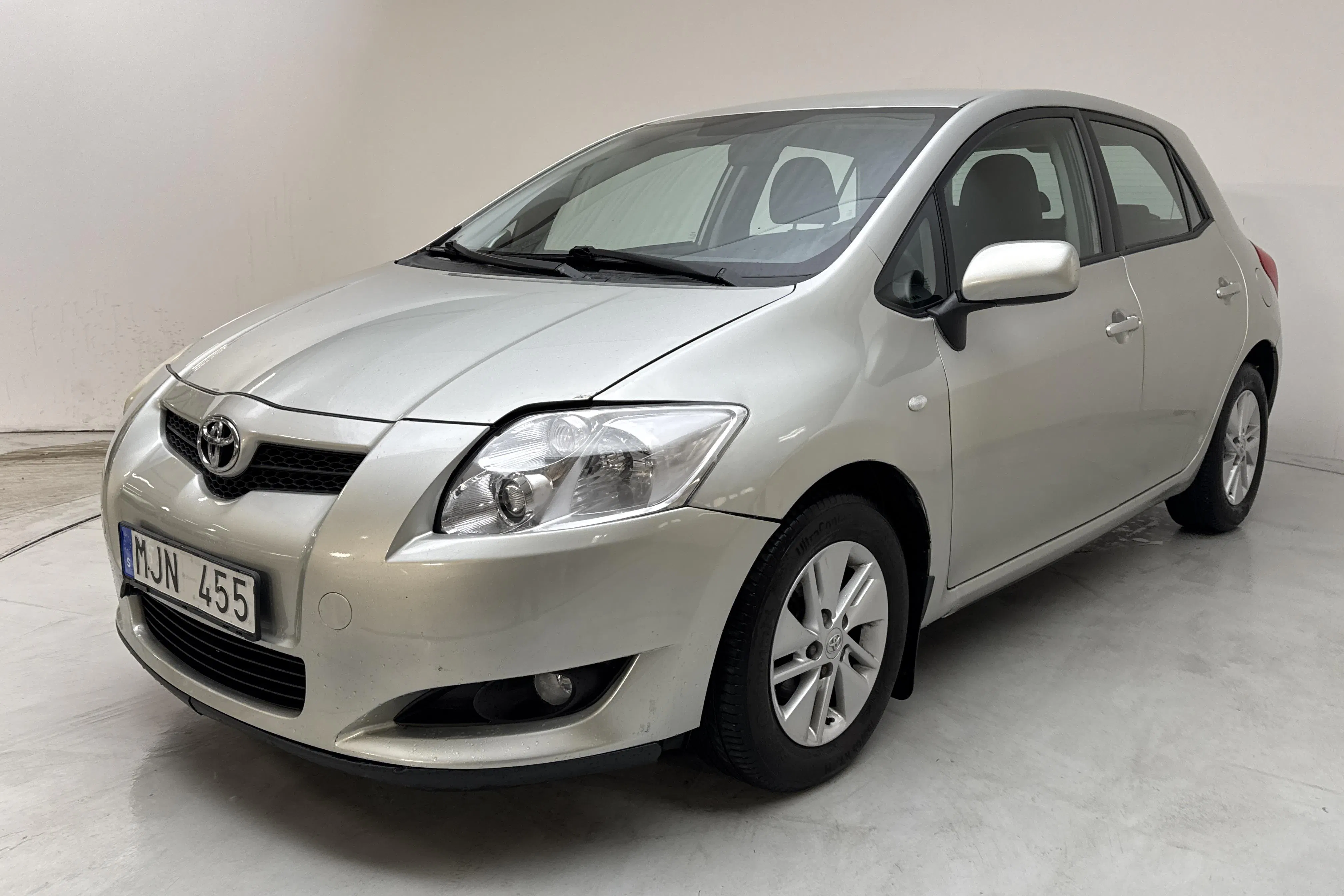 Presentation photo 1 of 12: Toyota Auris 1.6 VVT-i 5dr (124hk) - 190 270 km - Manual - silver - 2007