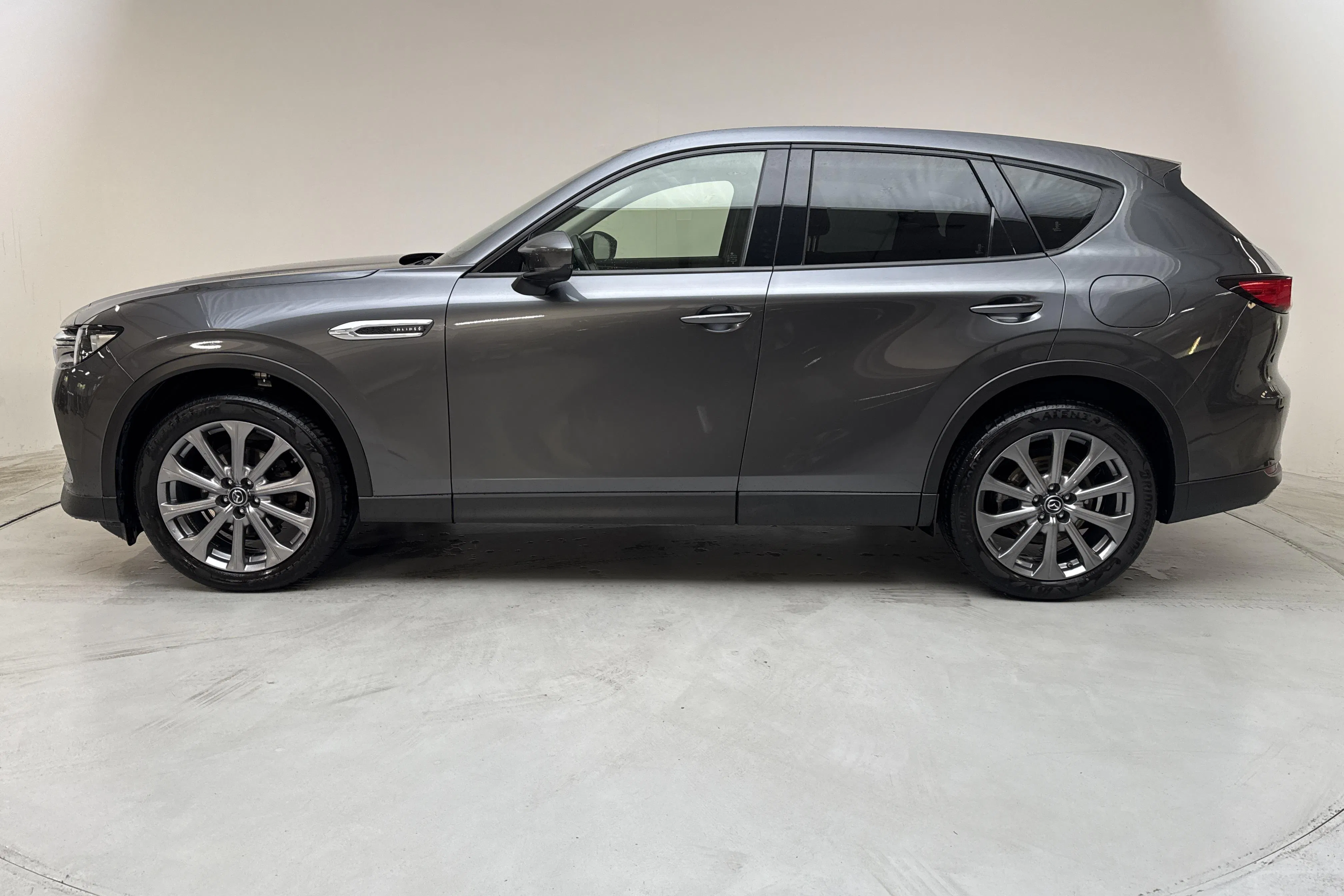 Presentationsfoto 2 av 14: Mazda CX-60 e-Skyactiv D AWD (254hk) - 5 759 mil - Automat - grå - 2023