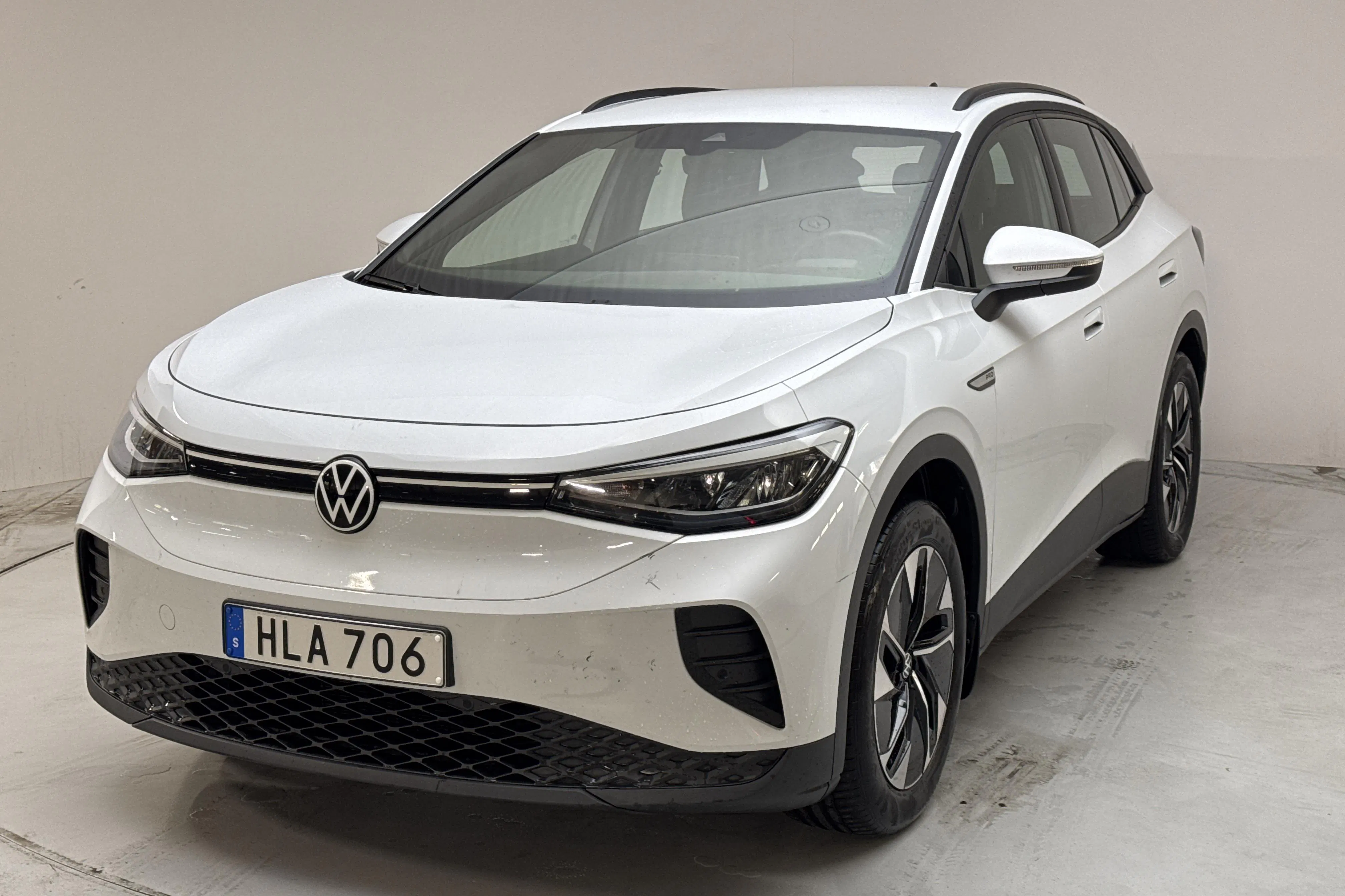 Presentationsfoto 1 av 15: VW ID.4 77kWh (204hk) - 6 102 mil - Automat - vit - 2022