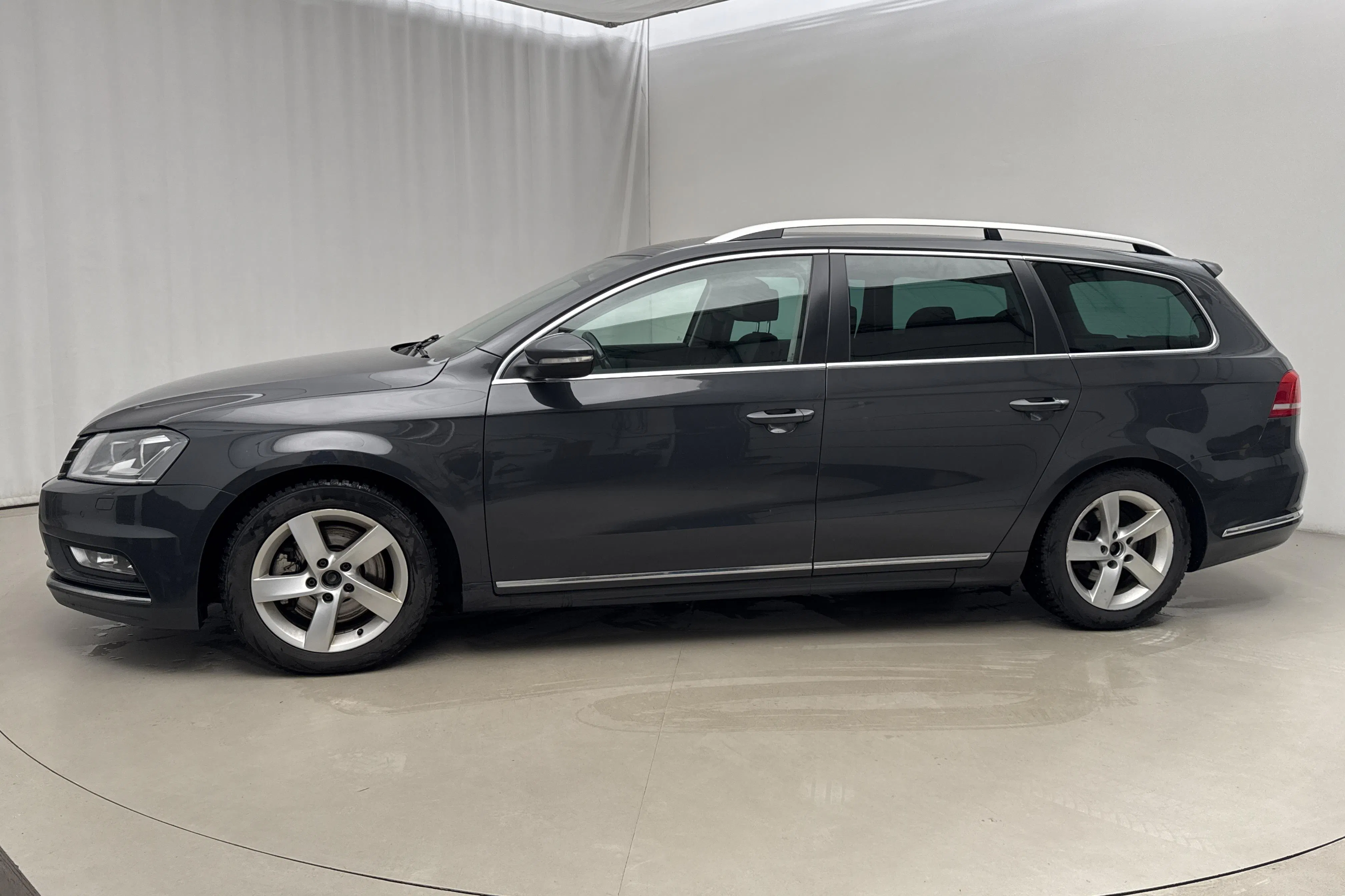 Presentation photo 2 of 15: VW Passat 2.0 TDI BlueMotion Technology Variant 4Motion (177hk) - 202 120 km - Automatic - dark grey - 2014