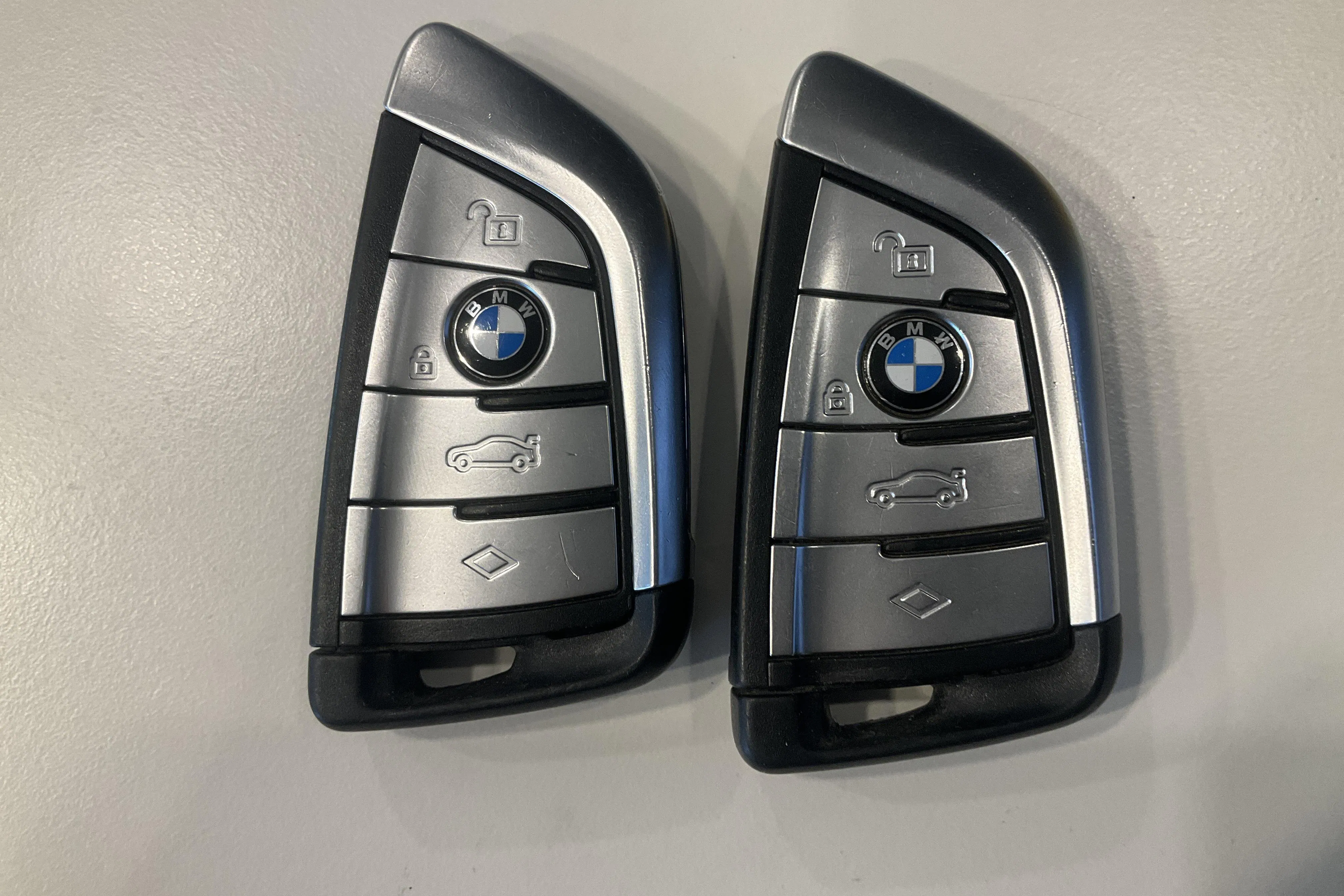 Presentationsfoto 18 av 18: BMW 530e xDrive Touring, G31 12kWh LCI (292hk) - 8 350 mil - Automat - svart - 2024
