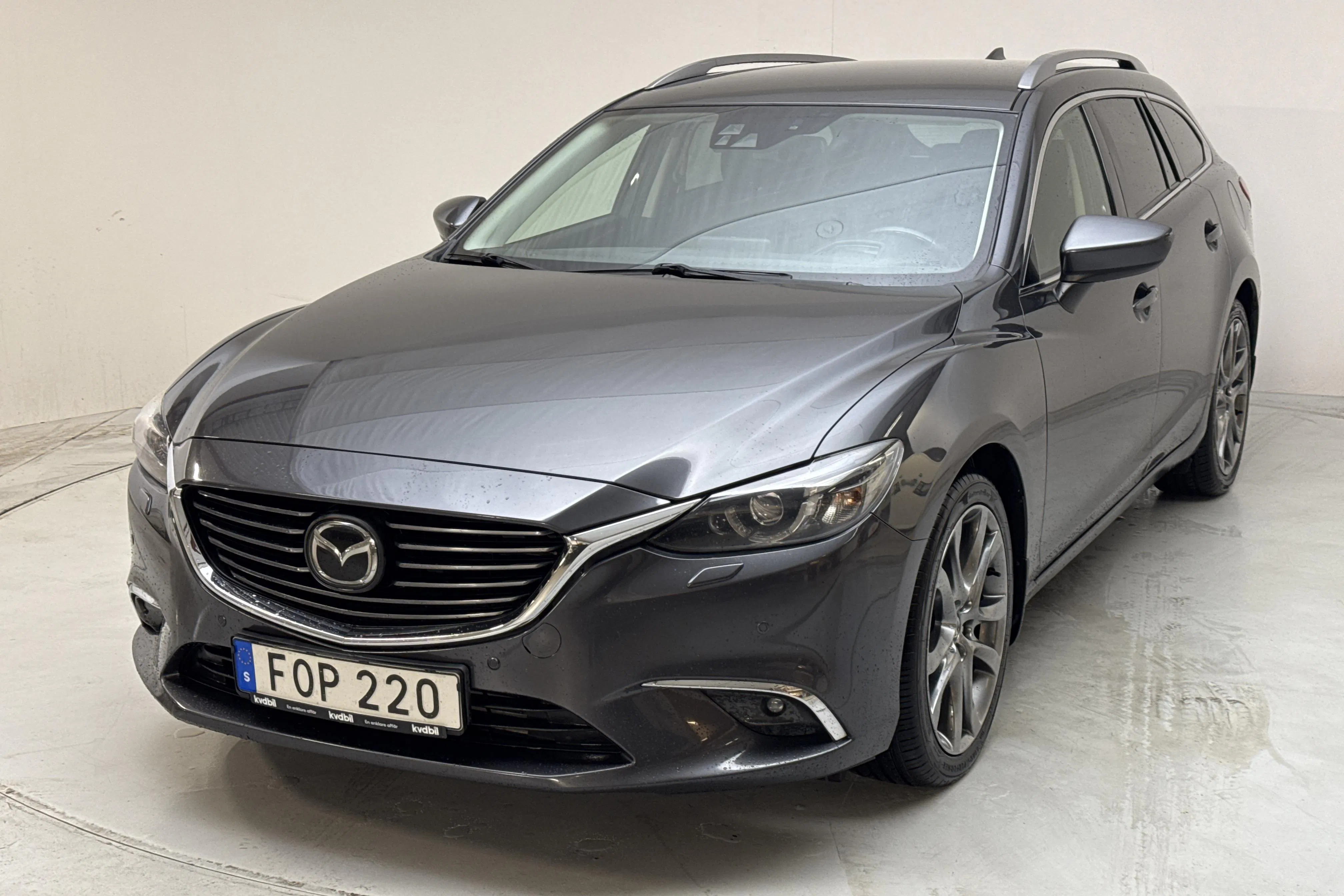 Presentationsfoto 1 av 15: Mazda 6 2.2 DE Kombi AWD (175hk) - 23 211 mil - Automat - grå - 2015
