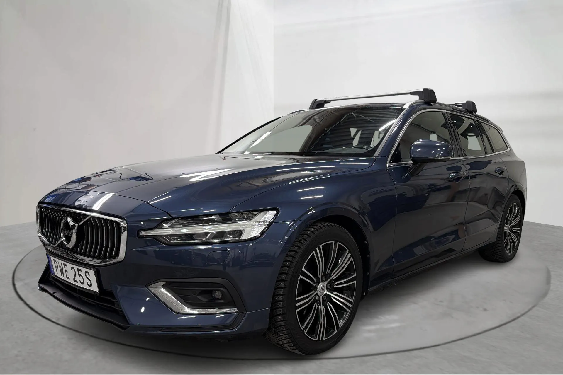 Presentationsfoto 1 av 19: Volvo V60 D3 AWD (150hk) - 10 740 mil - Automat - Mörkblå - 2019