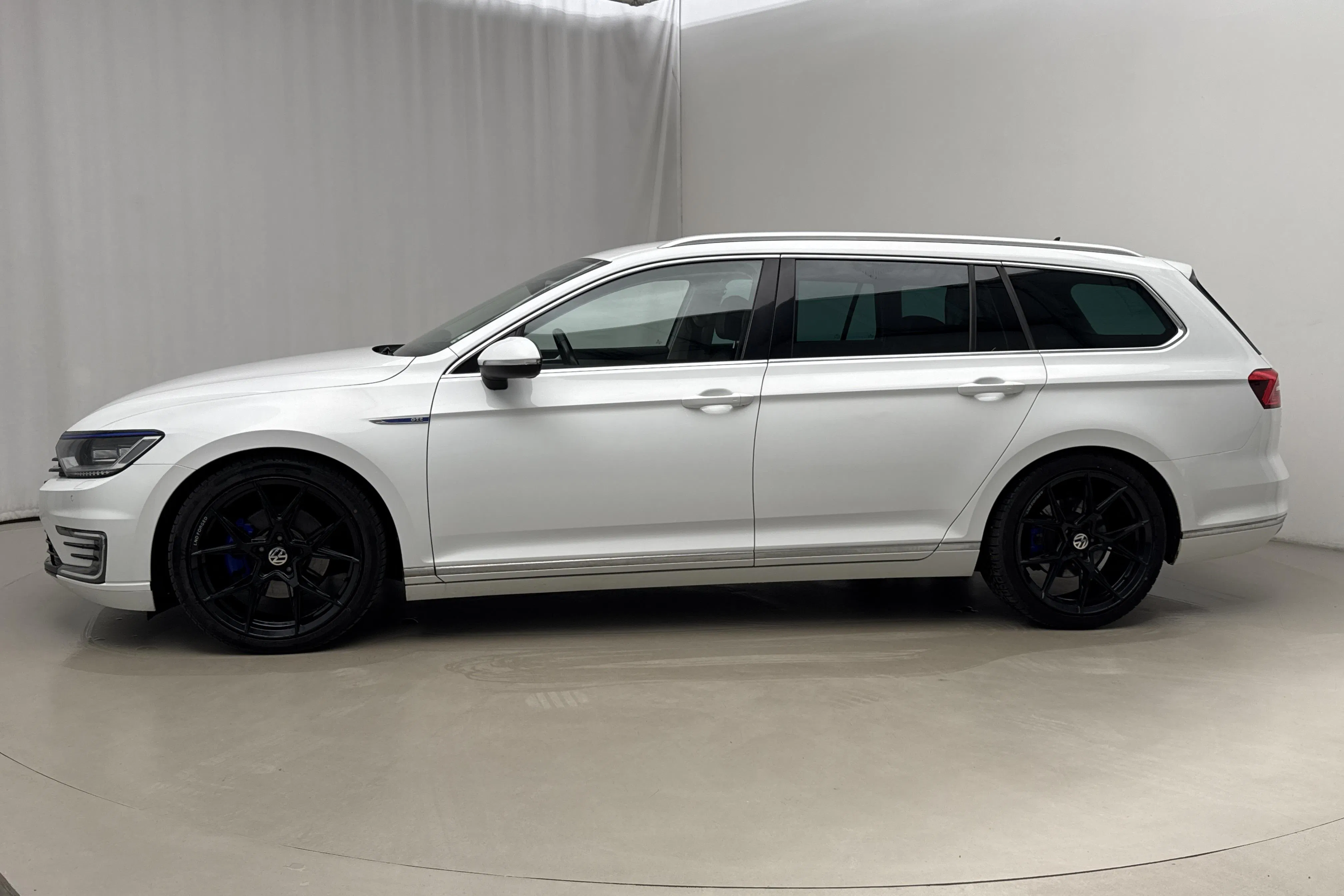 Presentation photo 2 of 20: VW Passat 1.4 Plug-in-Hybrid Sportscombi (218hk) - 207 720 km - Automatic - white - 2019