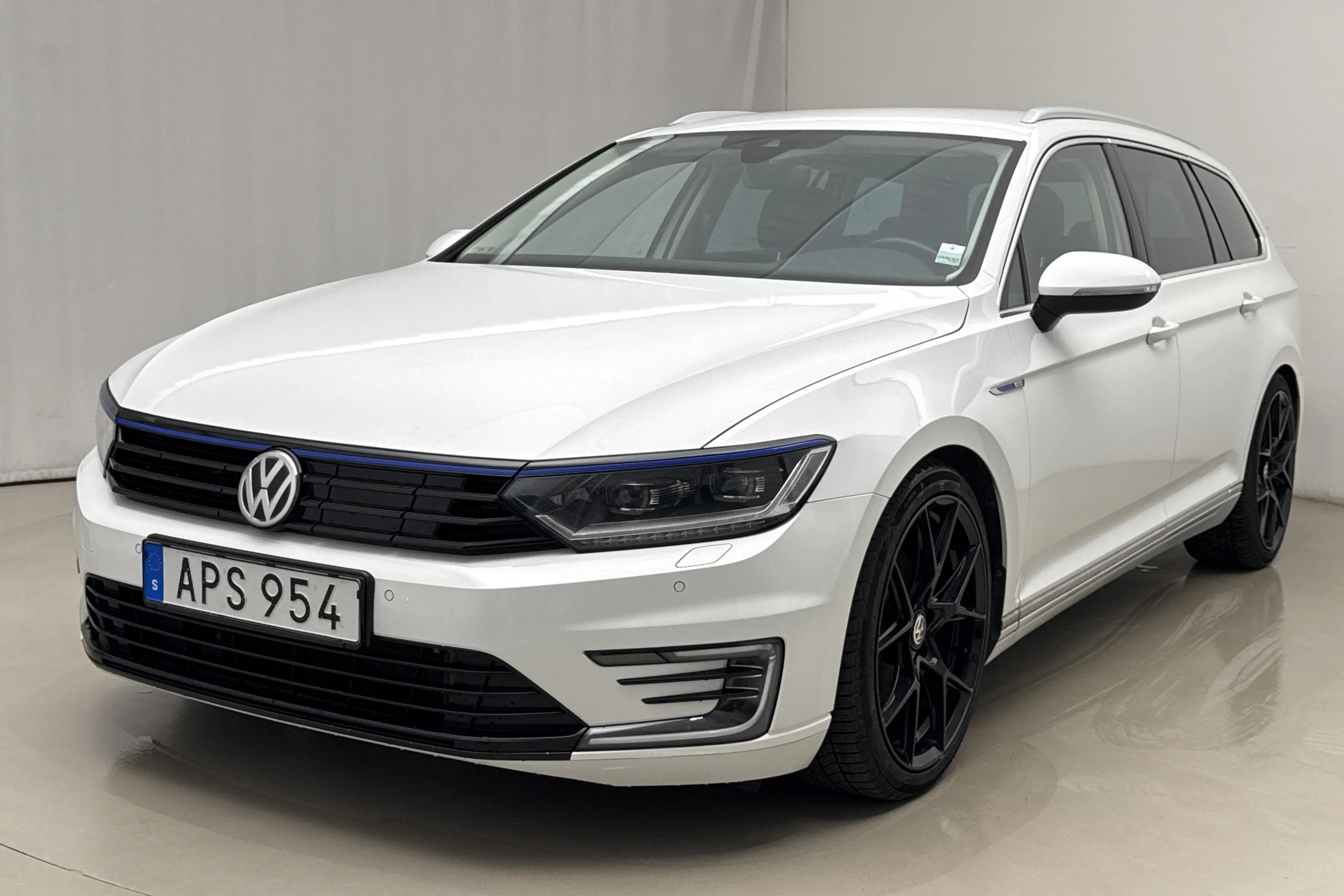 Presentation photo 1 of 20: VW Passat 1.4 Plug-in-Hybrid Sportscombi (218hk) - 207 720 km - Automatic - white - 2019