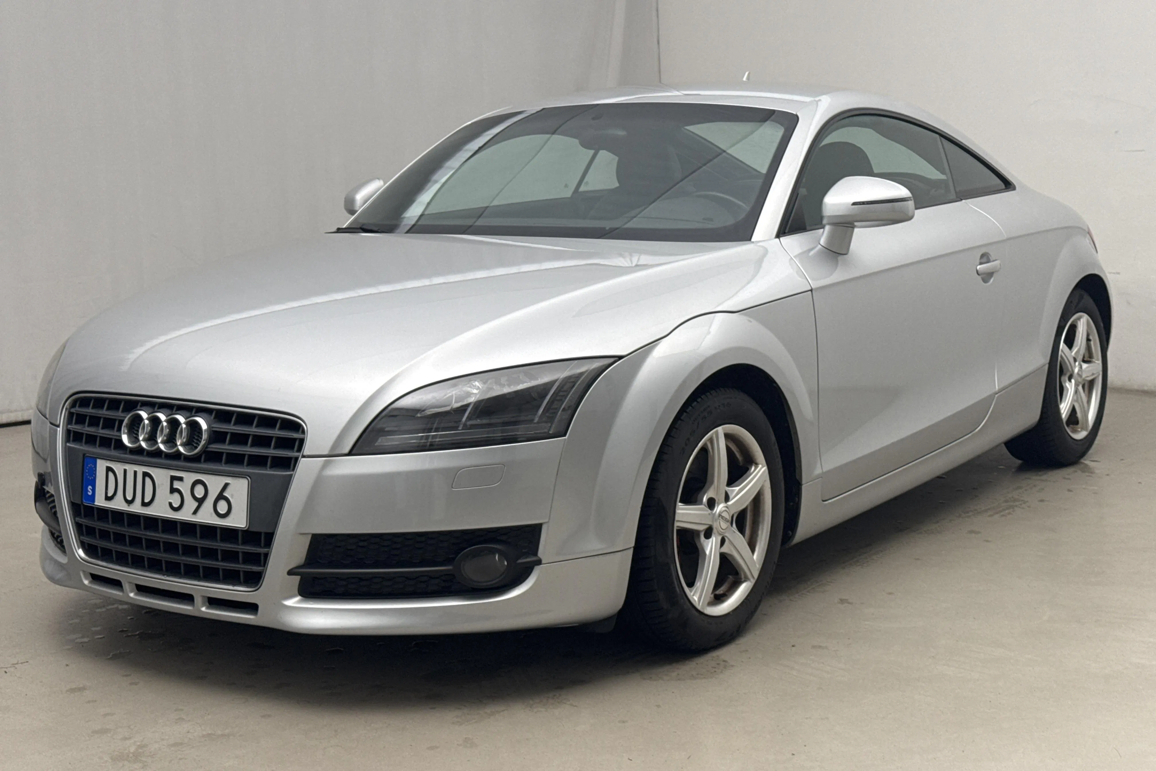 Presentation photo 1 of 13: Audi TT 2.0 TFSI Coupé (200hk) - 173 260 km - Manual - silver - 2007