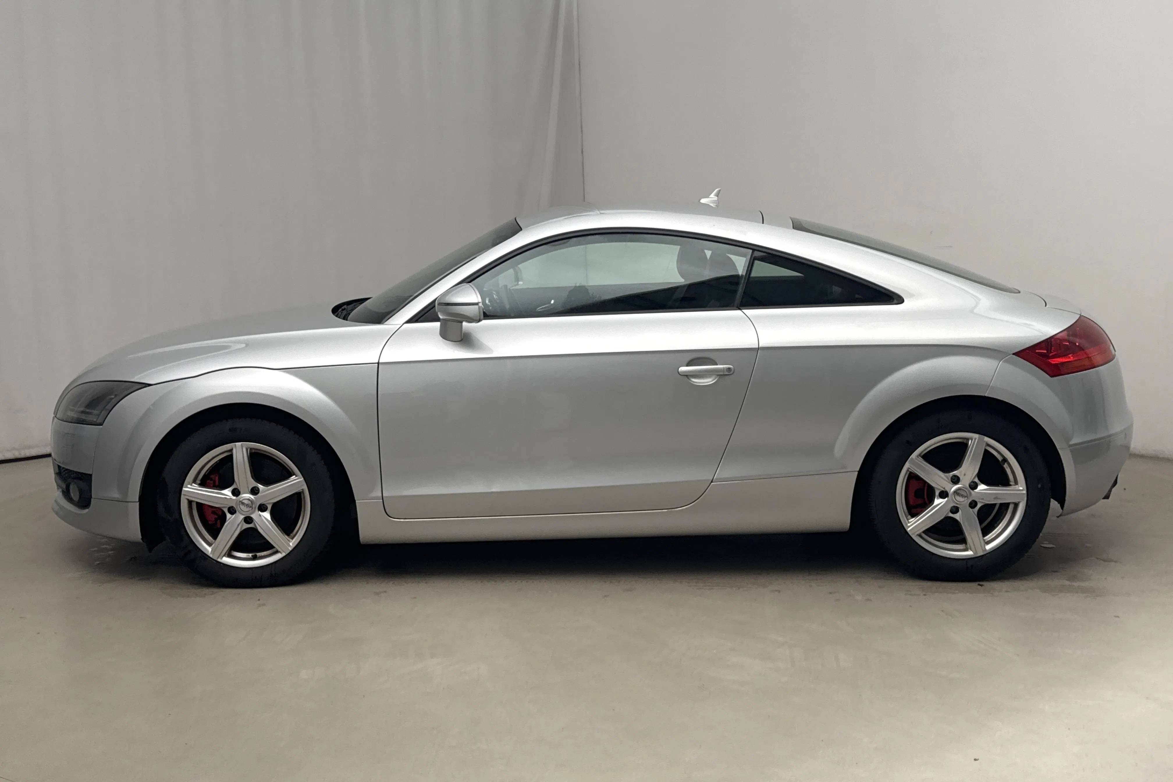 Presentation photo 2 of 13: Audi TT 2.0 TFSI Coupé (200hk) - 173 260 km - Manual - silver - 2007