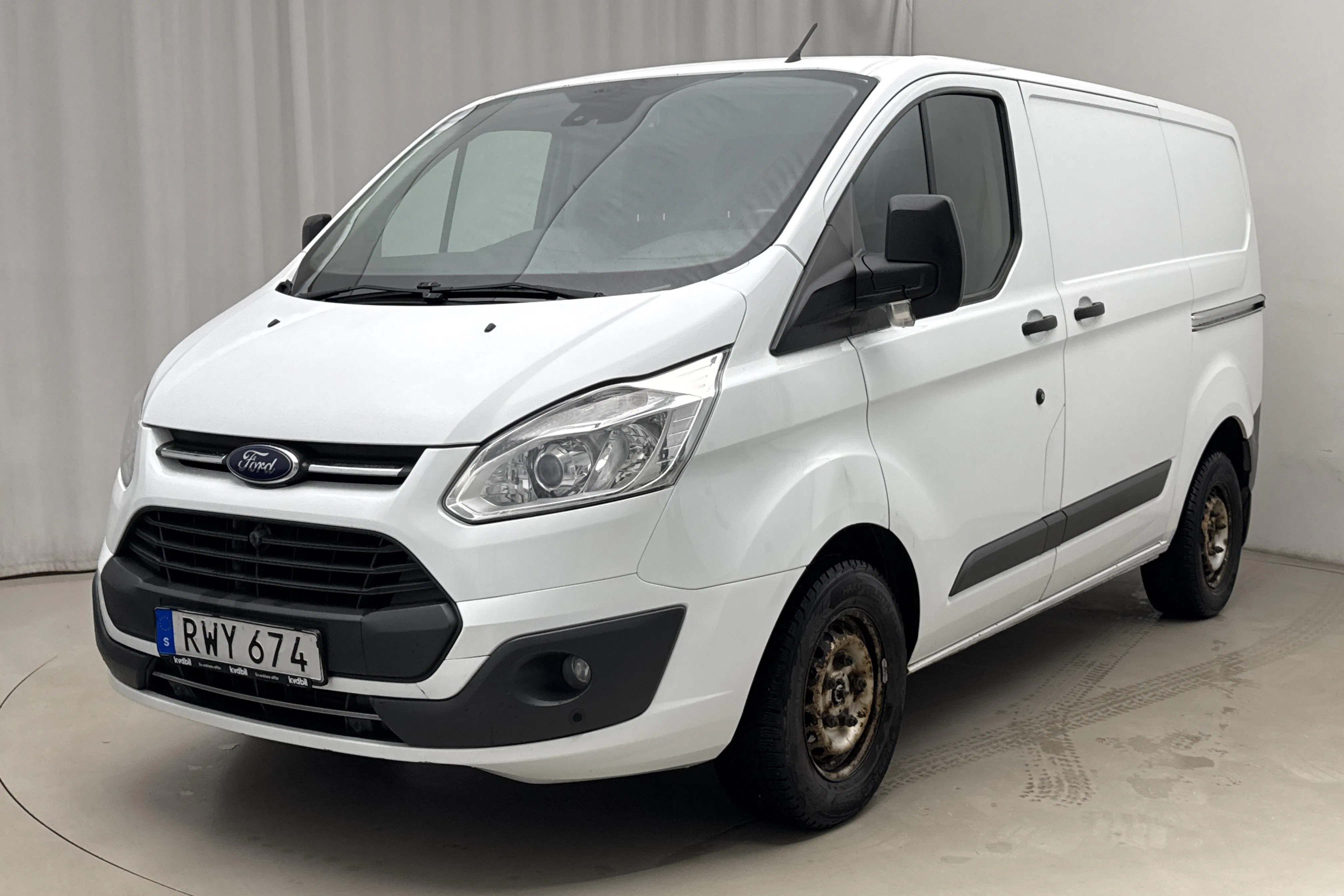 Presentation photo 1 of 16: Ford Transit Custom 300 (130hk) - 183 190 km - Manual - white - 2017