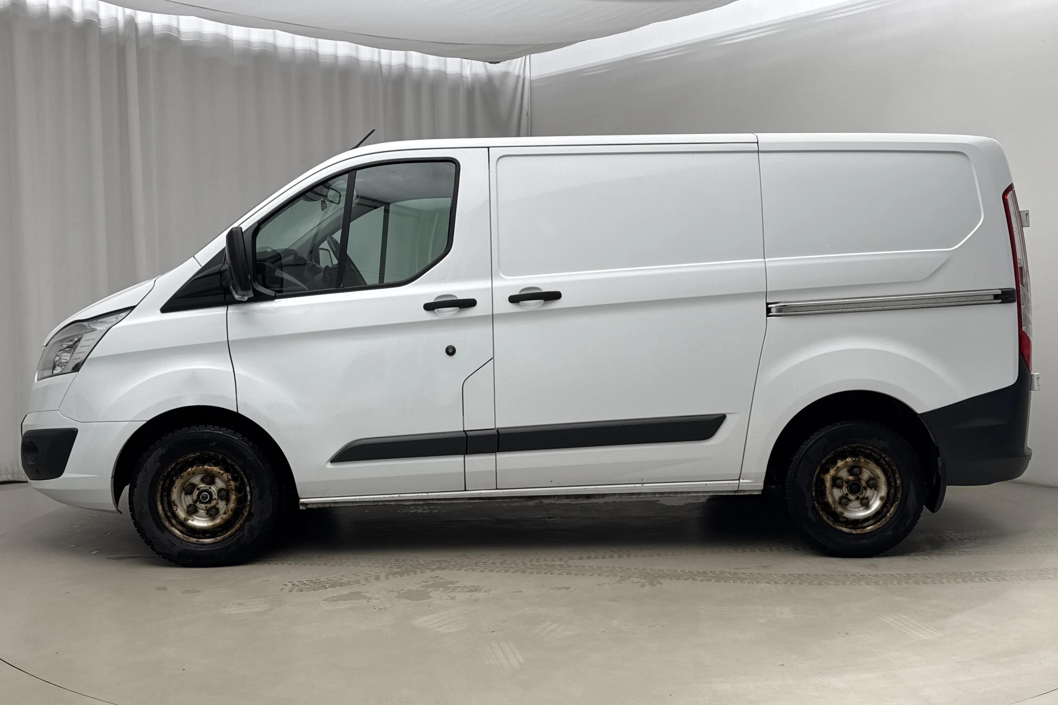 Presentation photo 2 of 16: Ford Transit Custom 300 (130hk) - 183 190 km - Manual - white - 2017