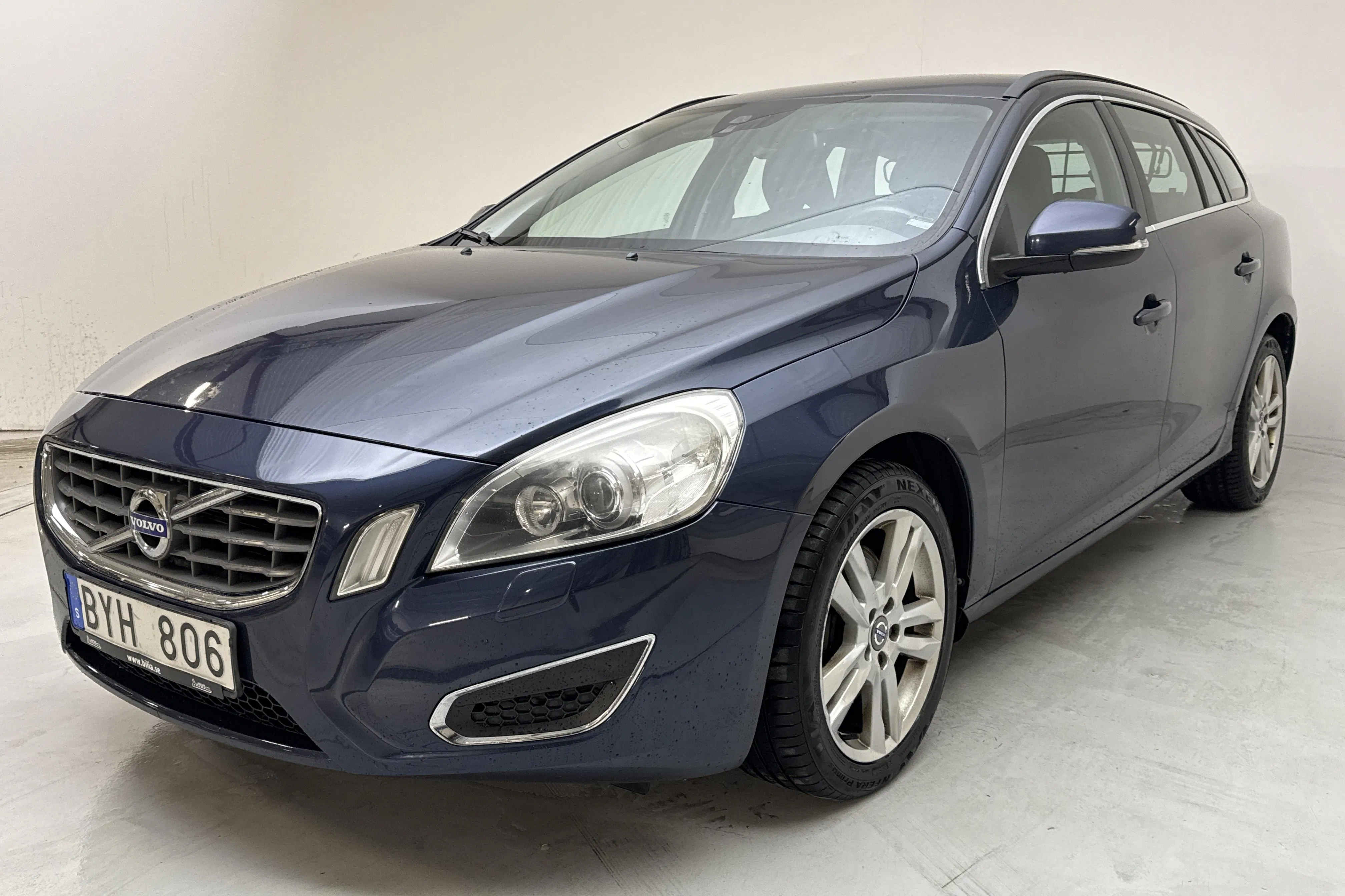 Presentationsfoto 1 av 12: Volvo V60 D4 AWD (163hk) - 23 871 mil - Automat - blå - 2013