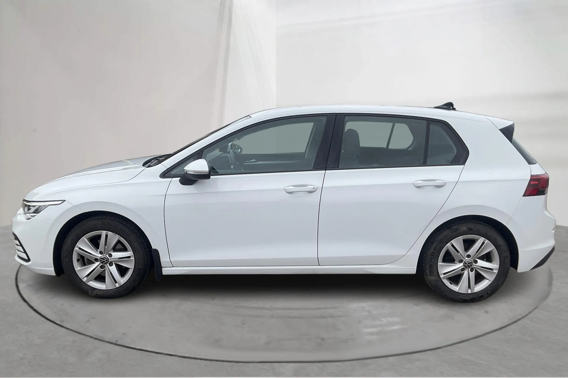 Presentation photo 2 of 17: VW Golf VIII 1.0 TSI 5dr (110hk) - 68 850 km - Manual - white - 2021