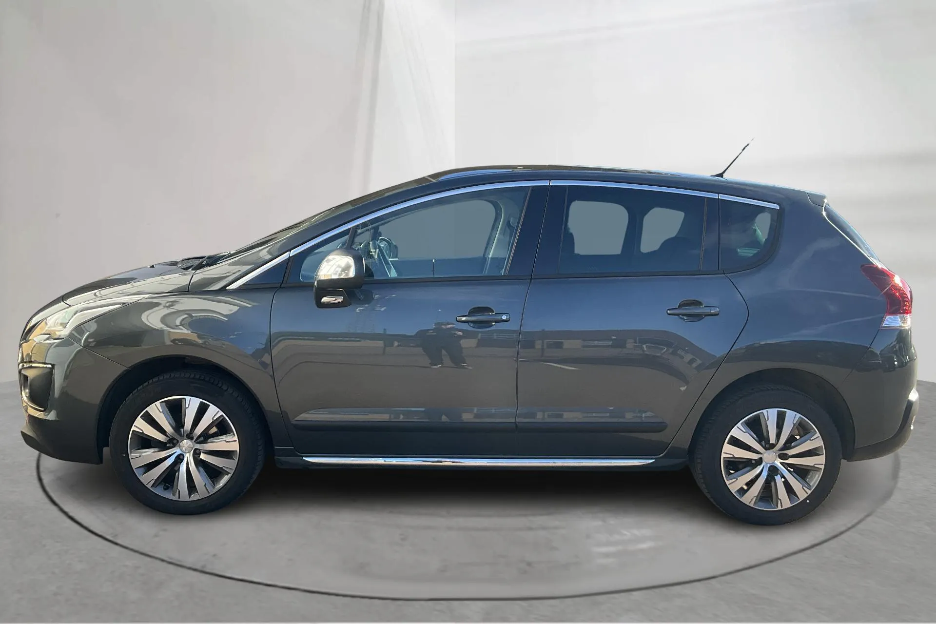 Presentationsfoto 2 av 15: Peugeot 3008 BlueHDi (120hk) - 6 871 mil - Automat - Mörkgrå - 2015
