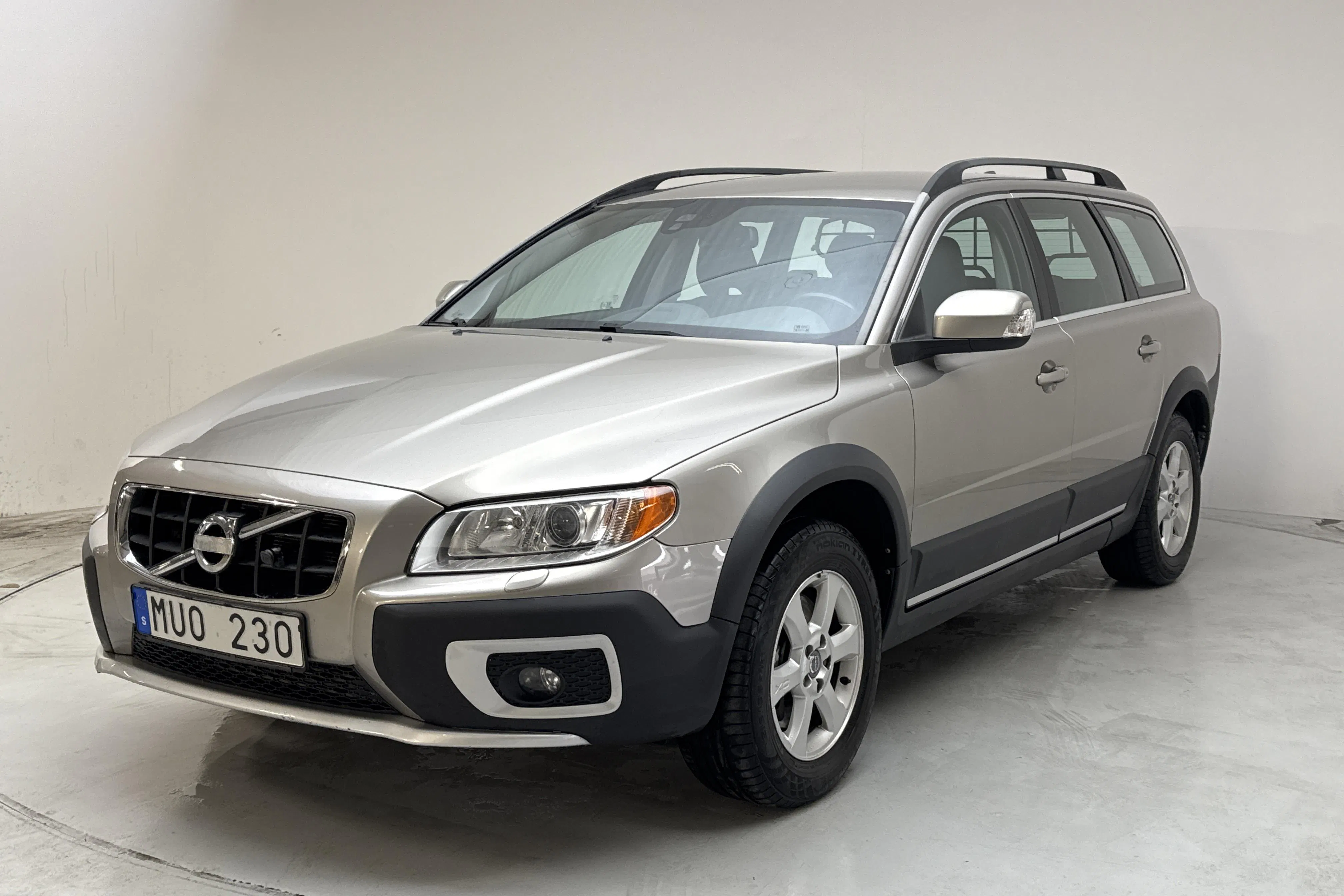 Presentation photo 1 of 13: Volvo XC70 II D4 AWD (163hk) - 106 000 km - Automatic - light brown - 2013