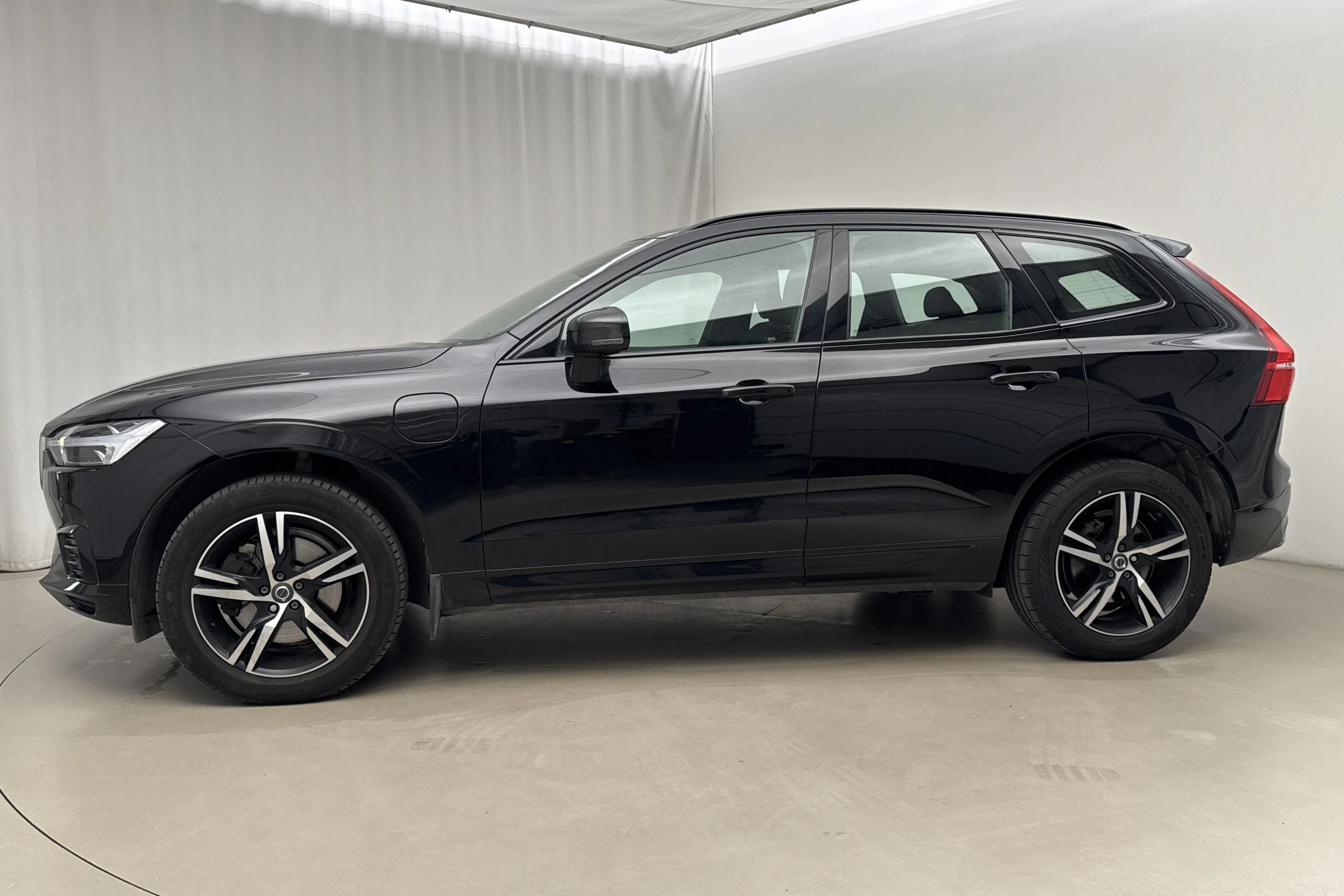 Presentationsfoto 2 av 26: Volvo XC60 T8 AWD Recharge (390hk) - 11 300 mil - Automat - svart - 2020