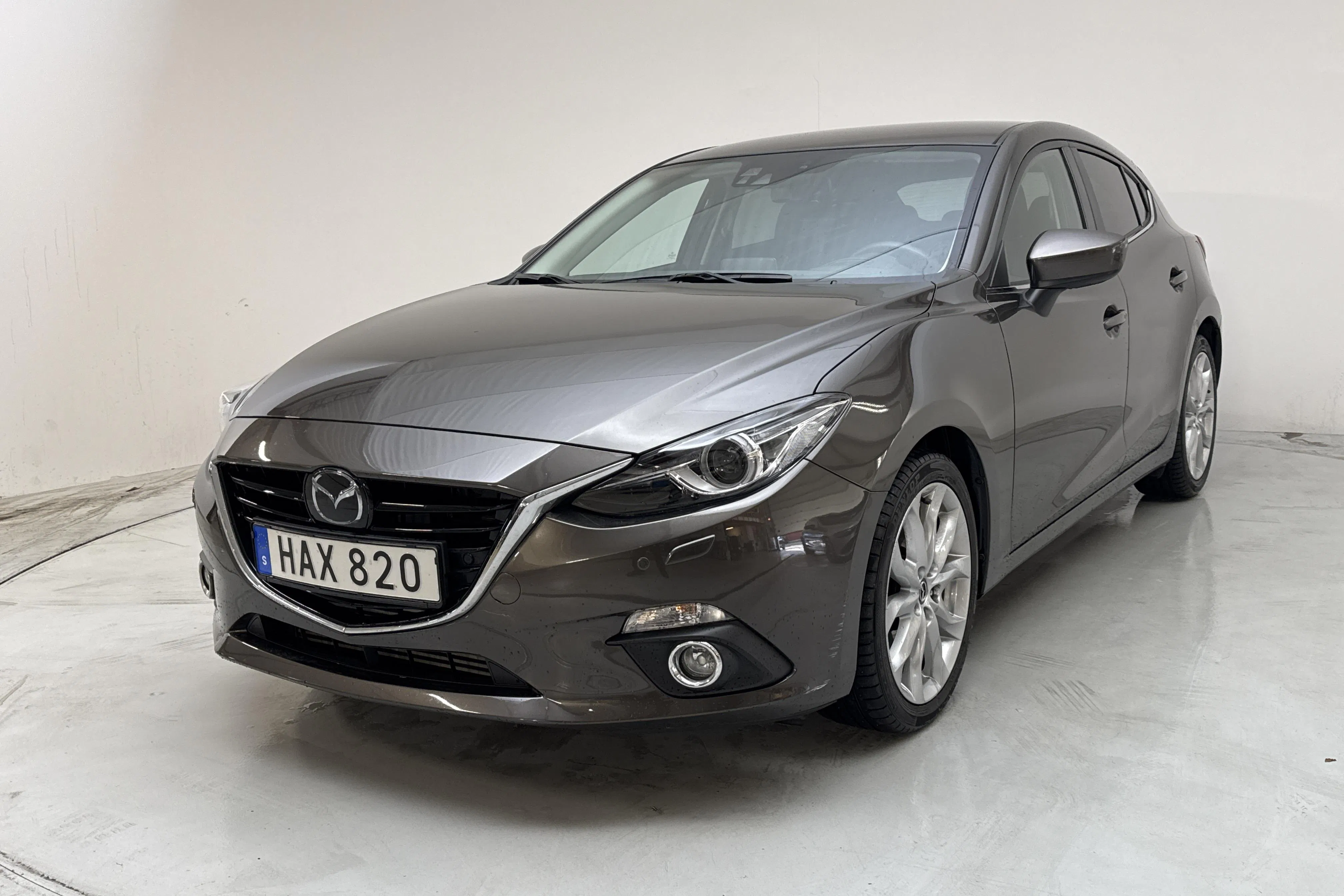 Presentationsfoto 1 av 12: Mazda 3 2.2 DE 5dr (150hk) - 4 718 mil - Automat - brun - 2015