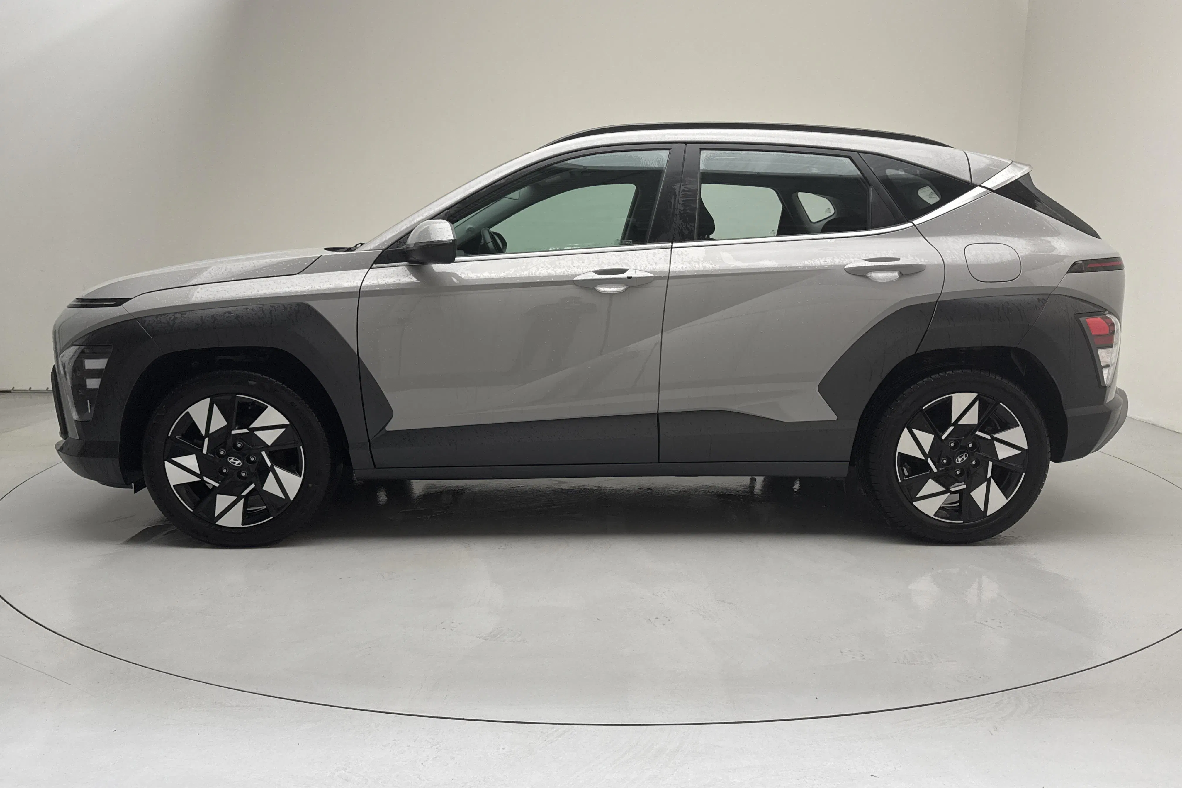Presentation photo 2 of 15: Hyundai Kona 1.6 Hybrid (141hk) - 44 410 km - Automatic - gray - 2024