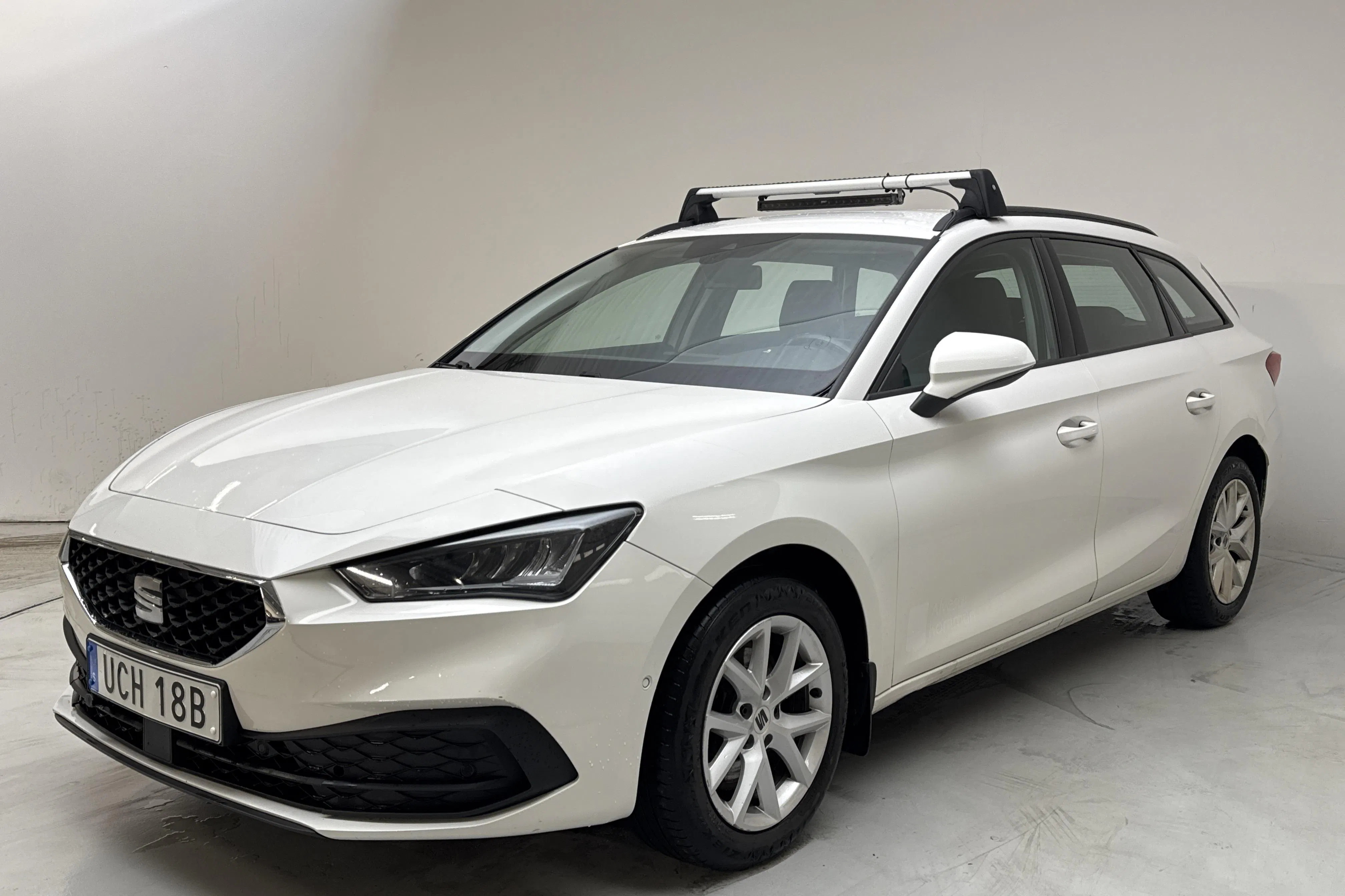 Presentationsfoto 1 av 12: Seat Leon 1.5 TGI Sportstourer (130hk) - 24 063 mil - Manuell - vit - 2022