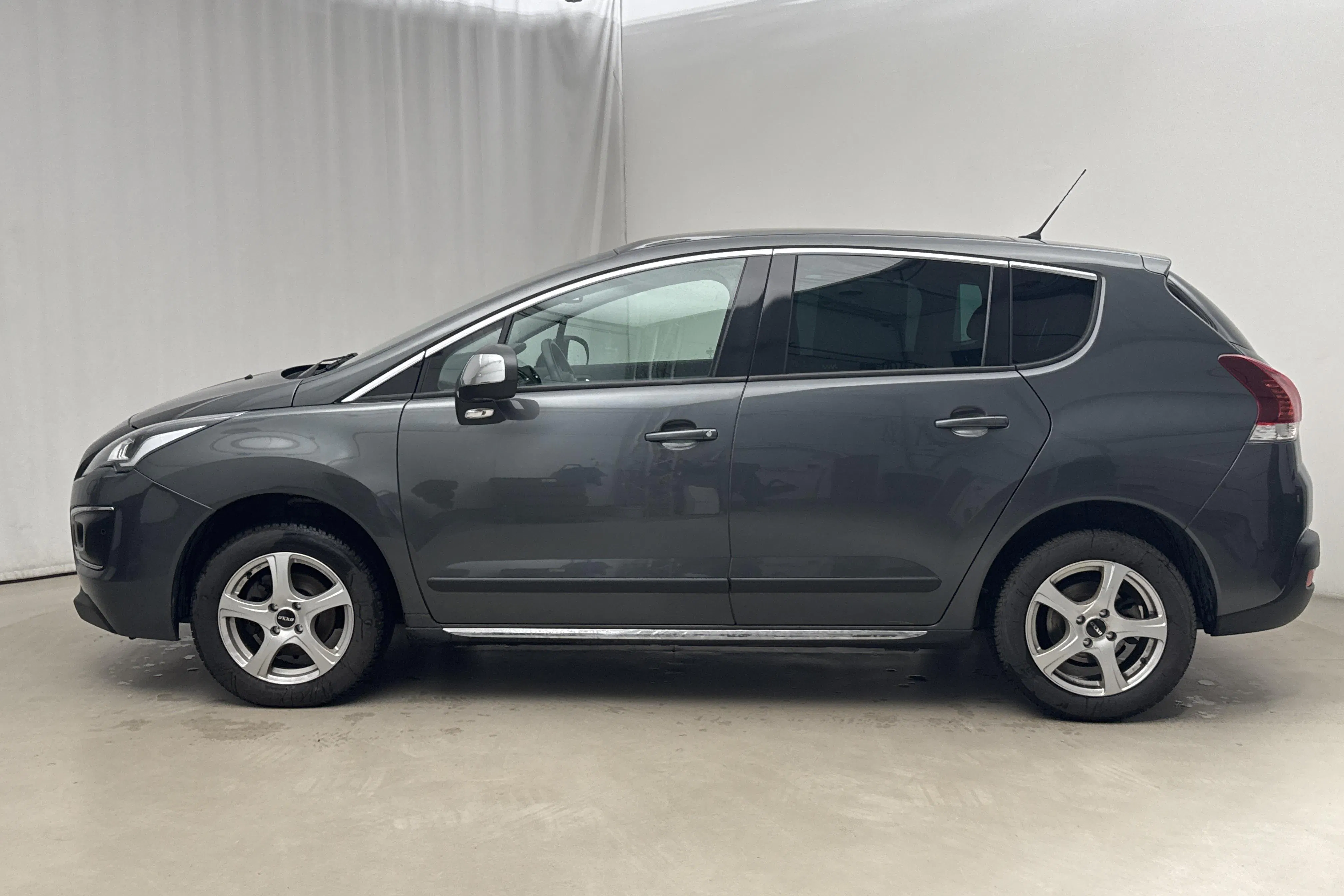 Presentationsfoto 2 av 17: Peugeot 3008 1.6 HDi (114hk) - 11 764 mil - Automat - Mörkgrå - 2014