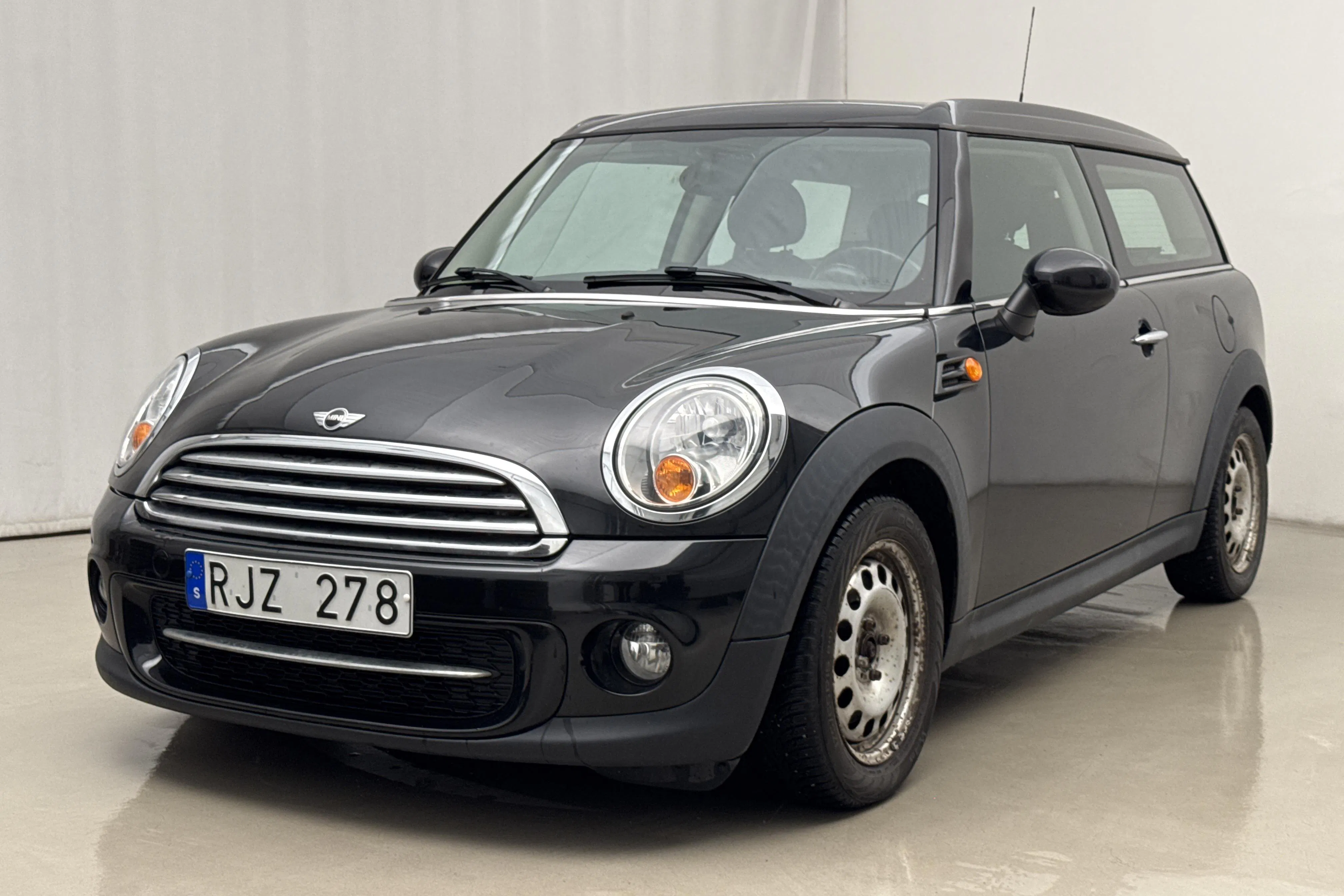 Presentationsfoto 1 av 17: MINI Cooper D 1.6 Clubman (112hk) - 8 546 mil - Manuell - svart - 2012