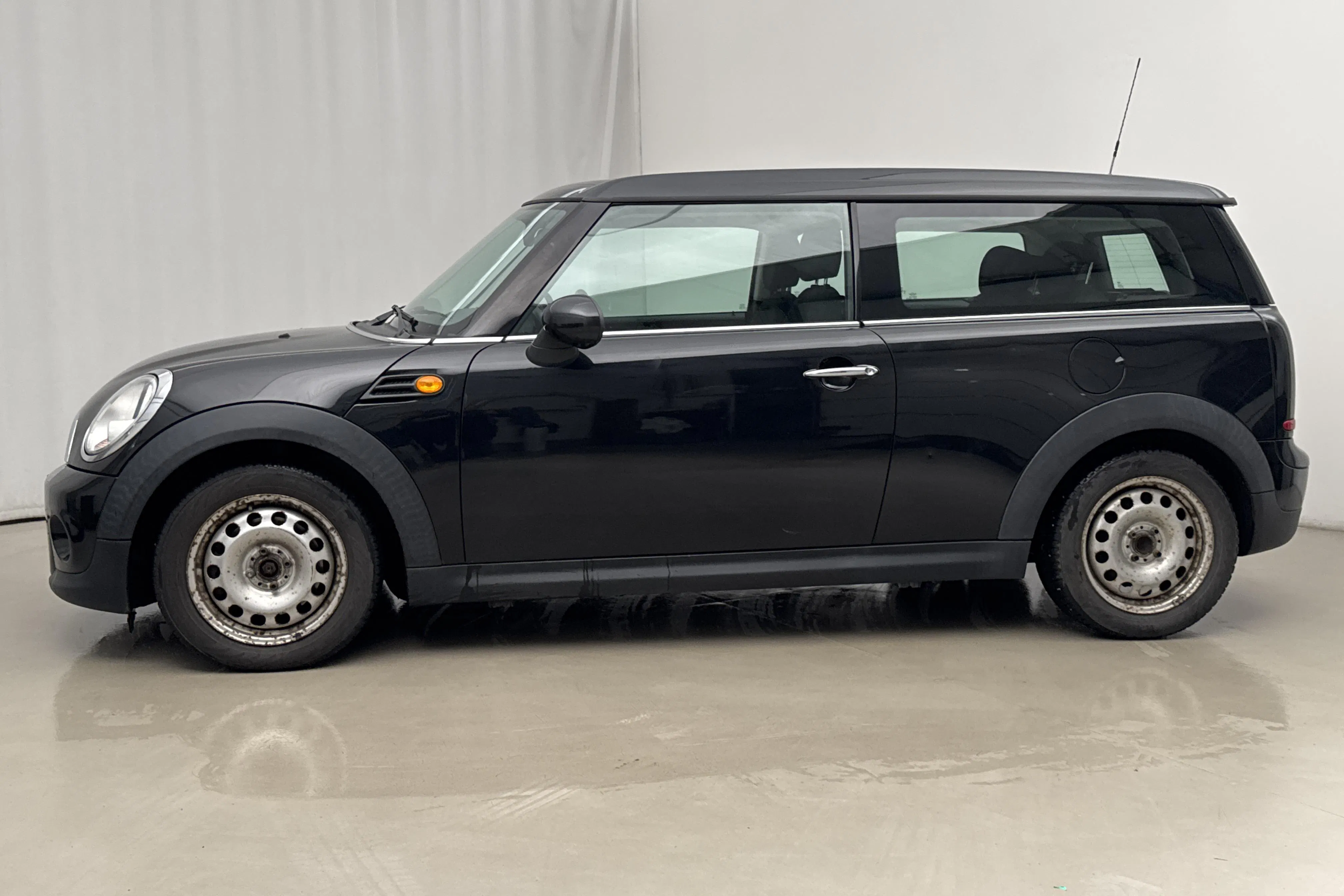 Presentationsfoto 2 av 17: MINI Cooper D 1.6 Clubman (112hk) - 8 546 mil - Manuell - svart - 2012