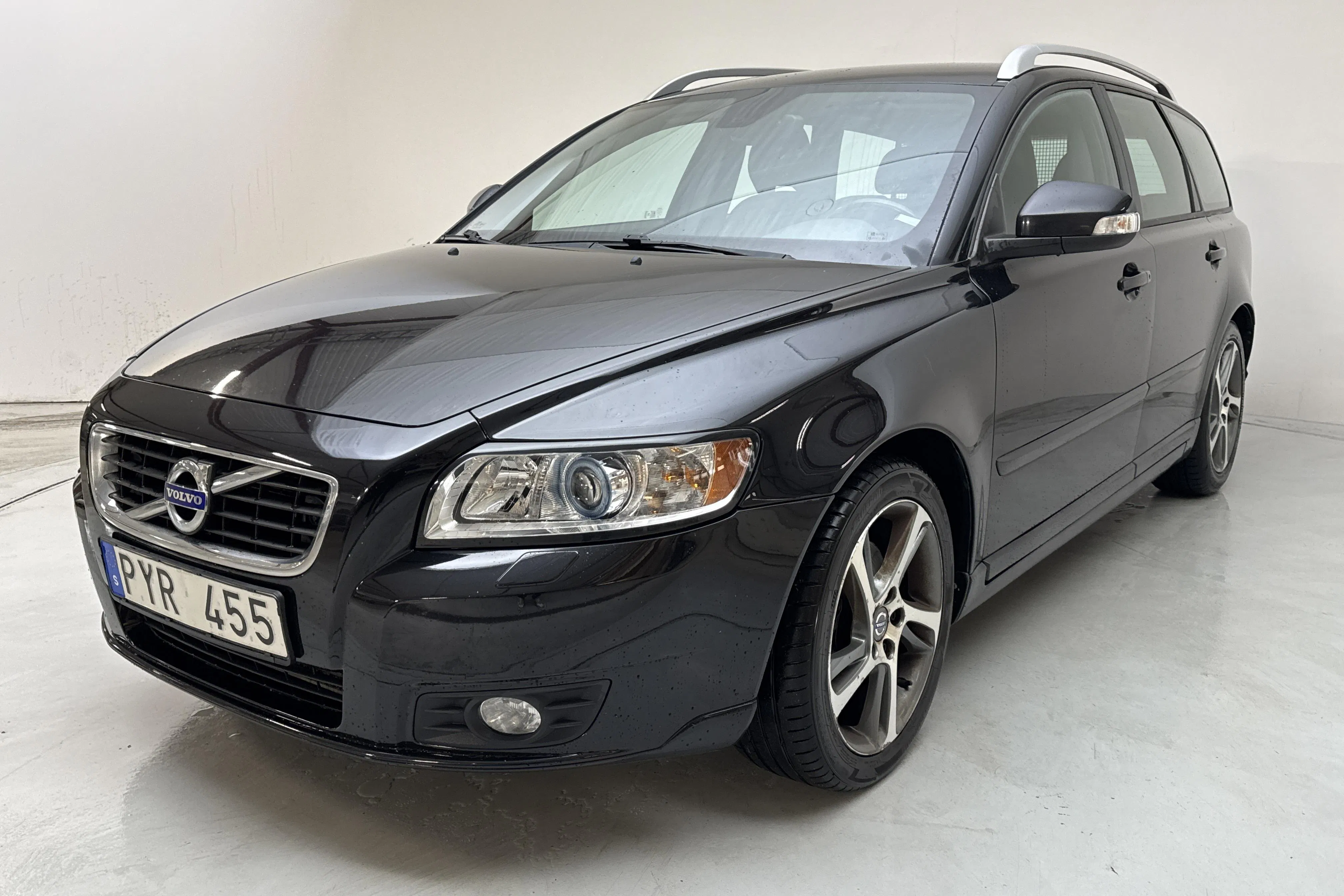 Presentationsfoto 1 av 13: Volvo V50 D3 (150hk) - 27 172 mil - Automat - svart - 2012
