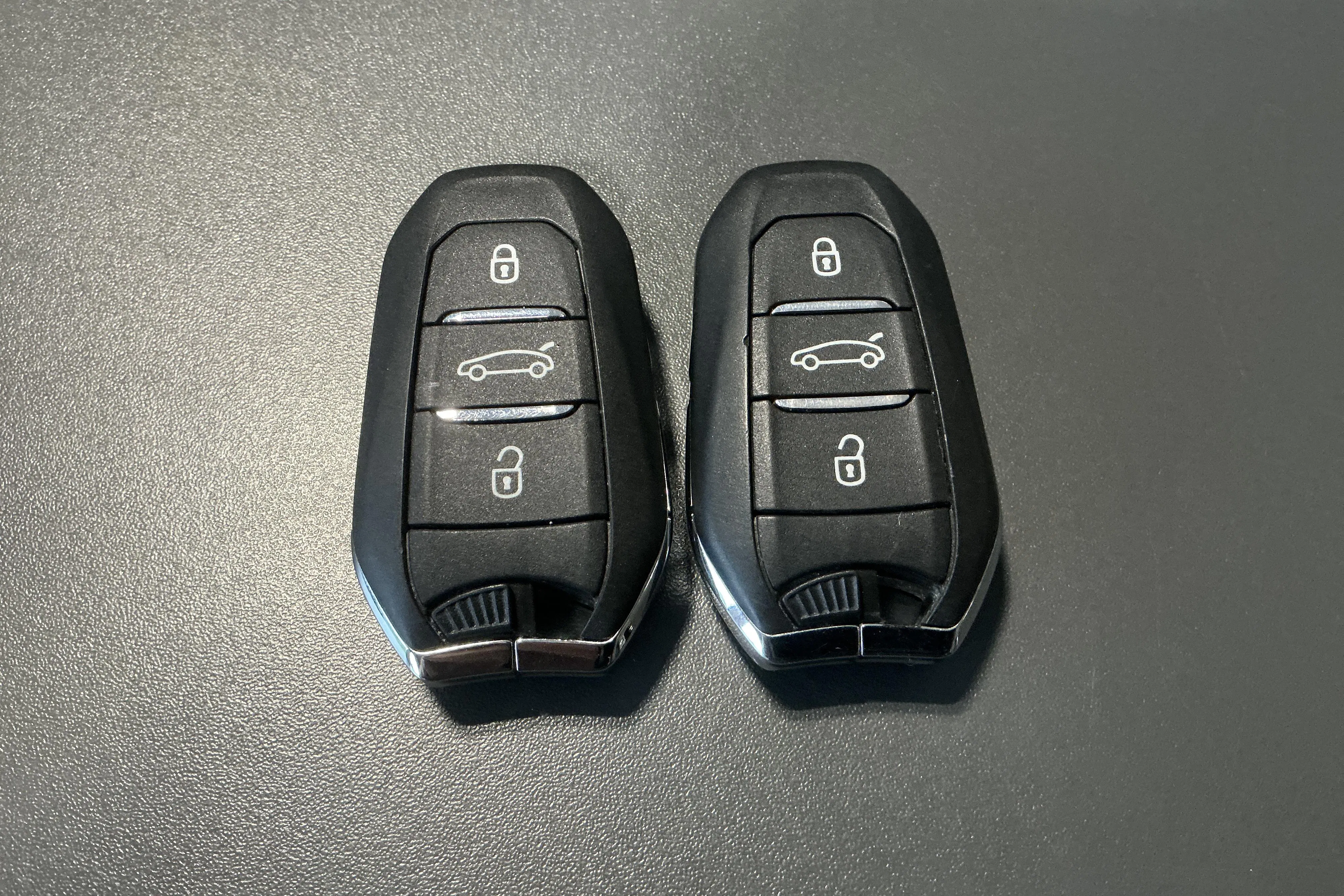 Zdjęcie prezentacyjne 17 z 17: Peugeot 408 PureTech (130hk) - 51 470 km - Automatyczna - niebieski - 2024