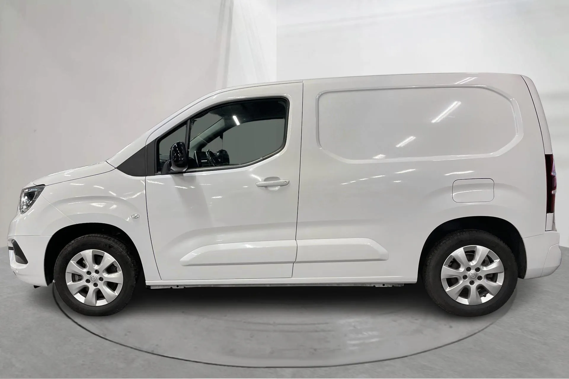 Presentation photo 2 of 21: Opel Combo 1.5 CDTI Skåp (130hk) - 66 030 km - Automatic - white - 2023