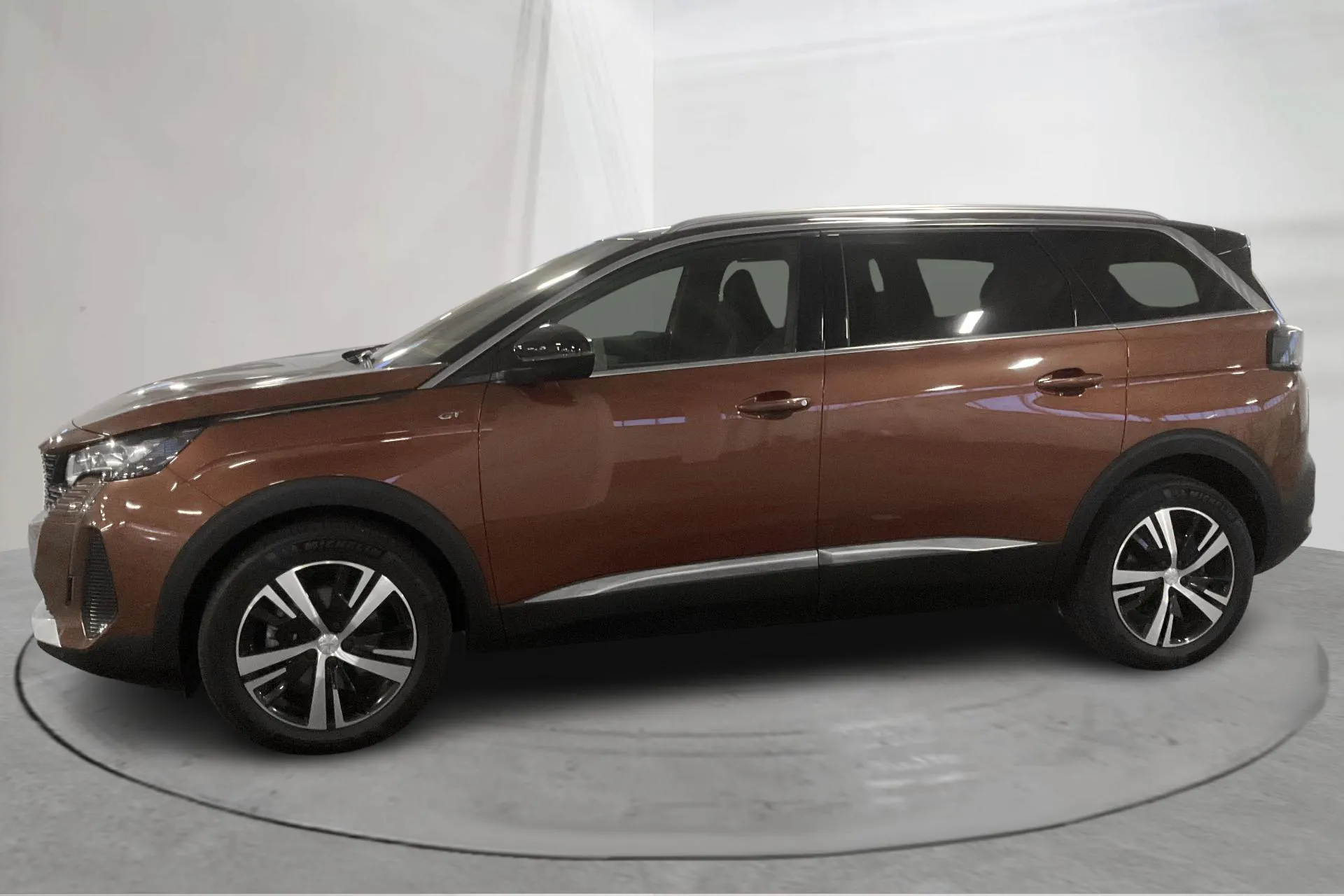 Presentationsfoto 2 av 16: Peugeot 5008 1.2 PureTech (130hk) - 3 811 mil - Automat - brun - 2023