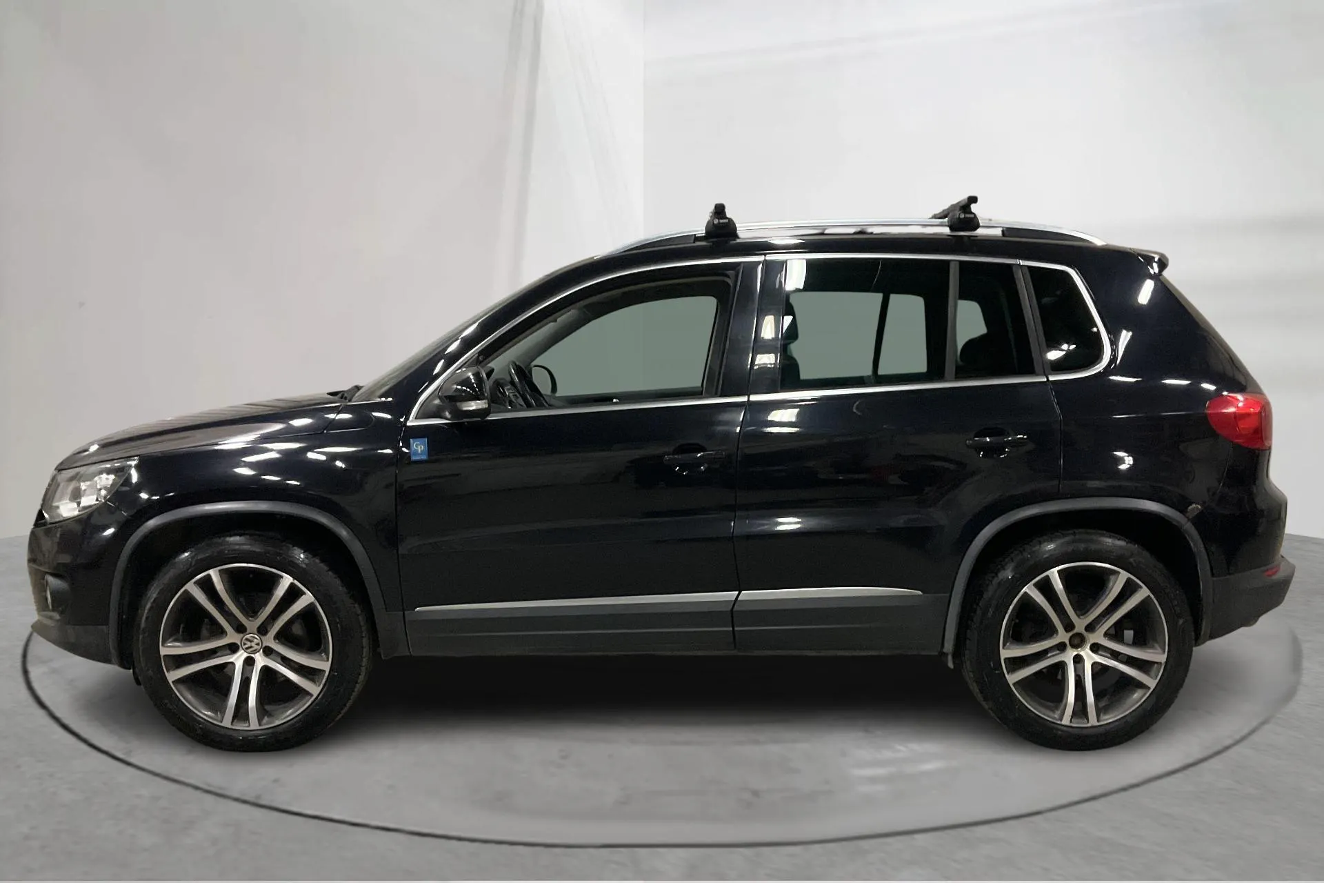 Presentationsfoto 2 av 20: VW Tiguan 2.0 TDI 4MOTION BlueMotion Technology (140hk) - 27 026 mil - Automat - svart - 2013